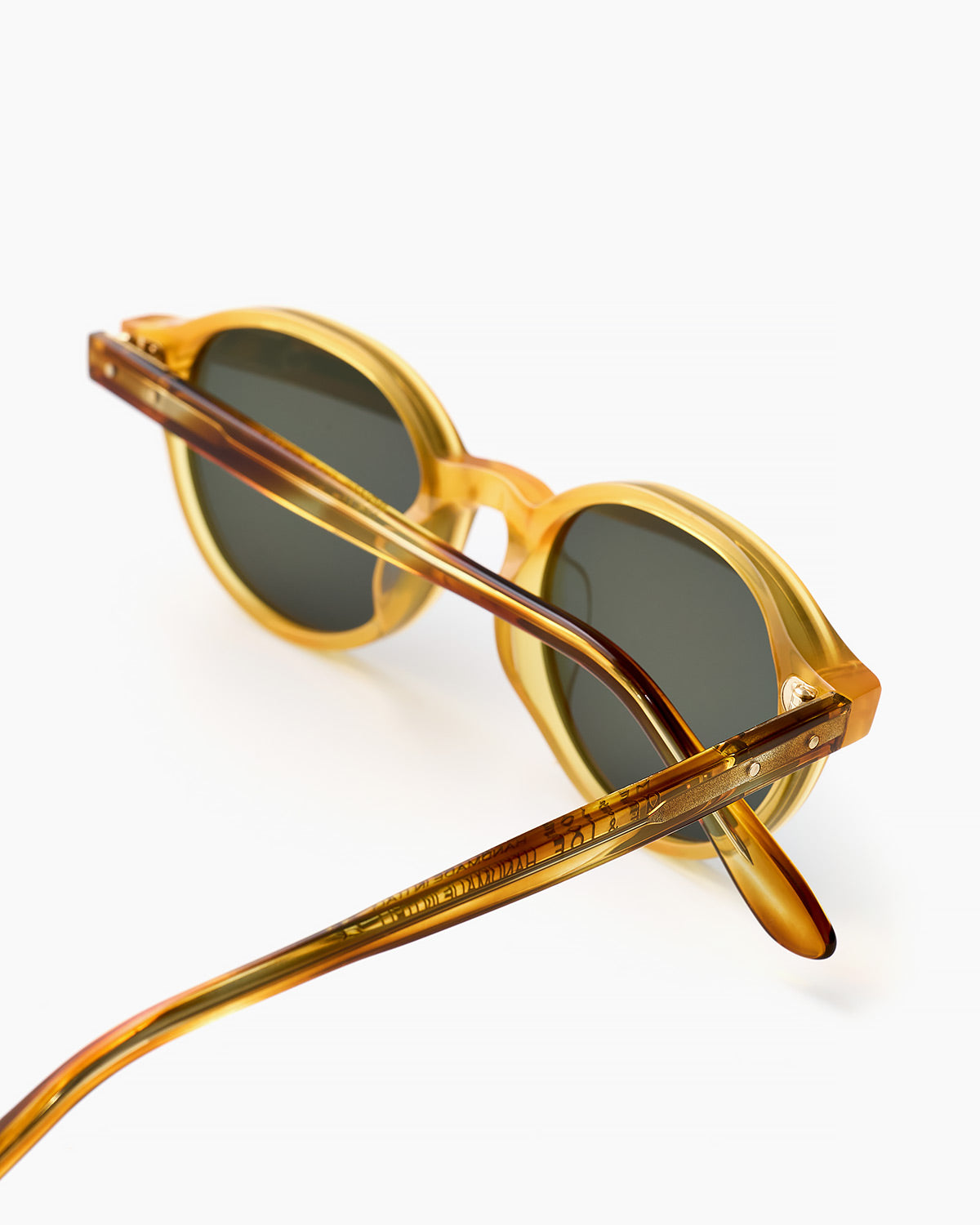 ME & JOE Bowie honey sunglasses – angled view