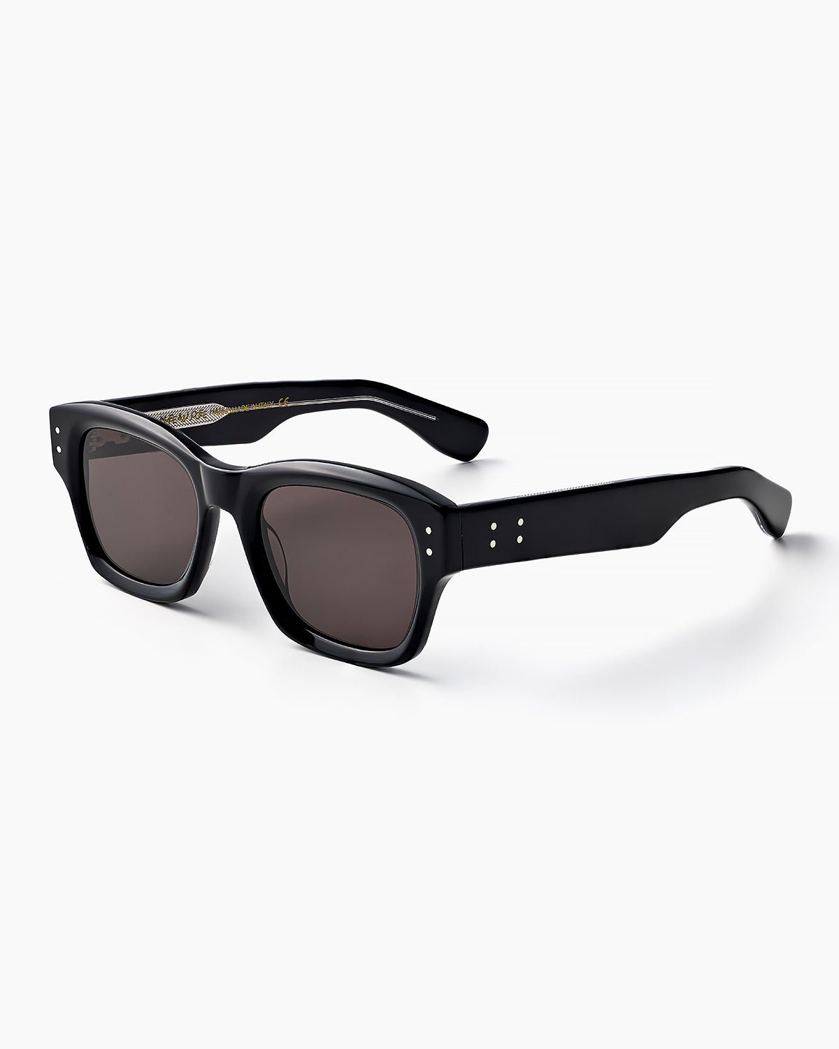 ME & JOE Nolan black sunglasses – three quarter view