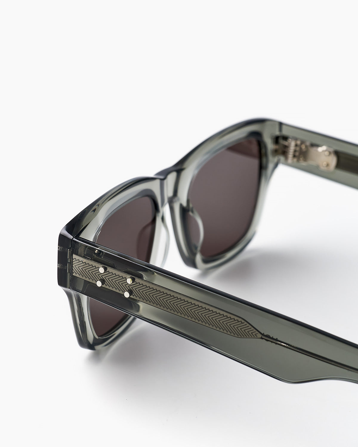 ME & JOE Nolan grey sunglasses –detailed view