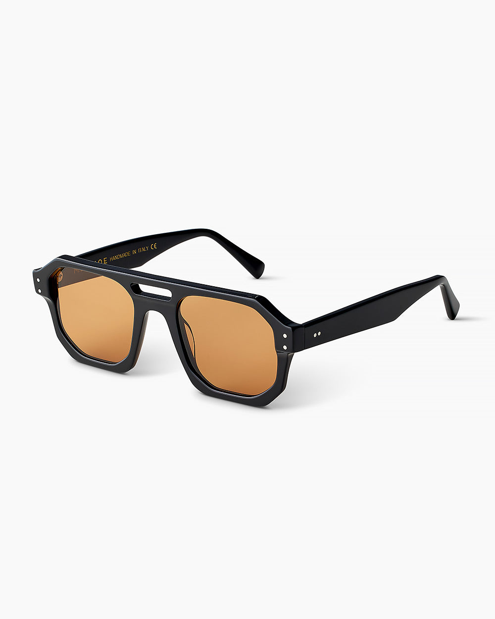 ME & JOE Russel Black sunglasses with orange lenses – three-quarter view