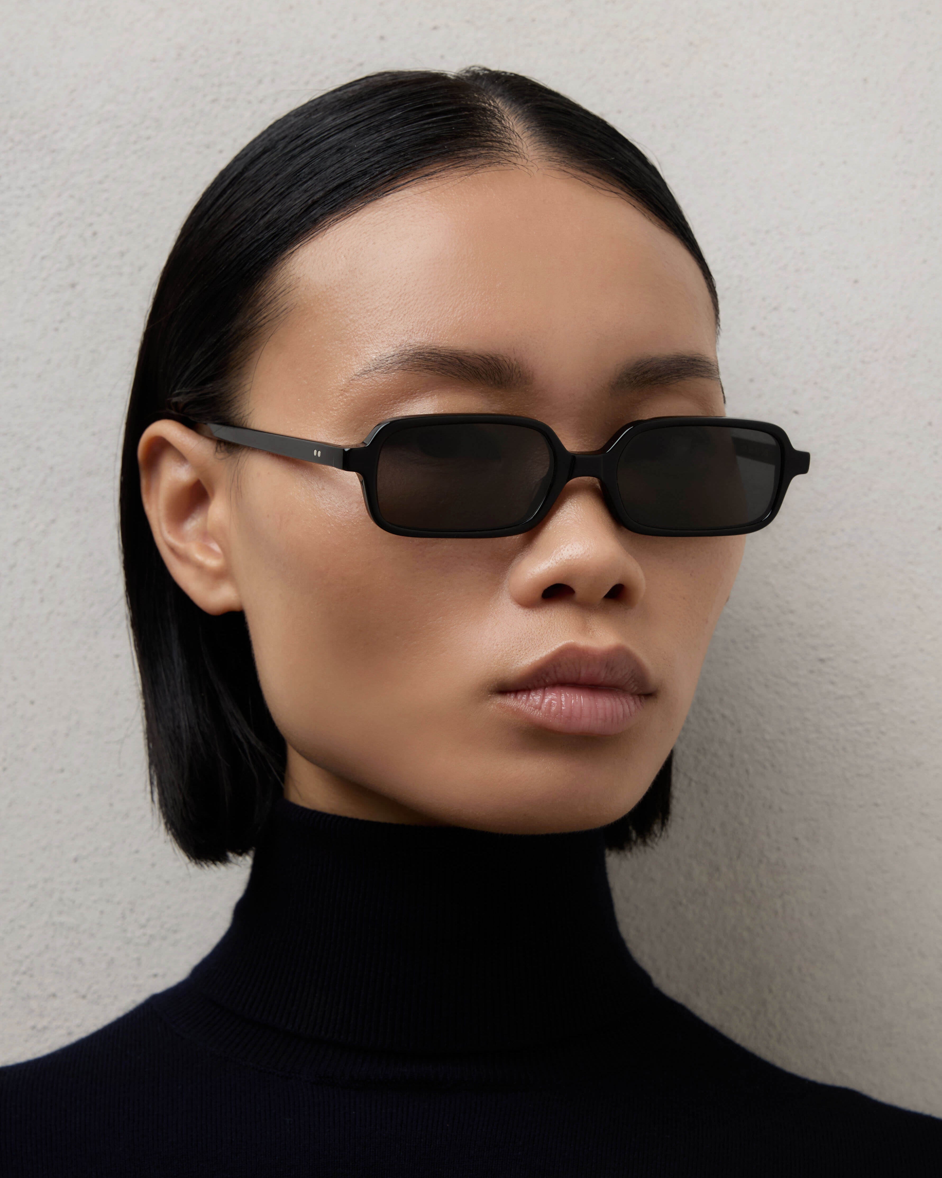 SUNGLASSES-WOMEN-MEN-UNISEX-MIKA-BLACK-FRONT-featured_woman |BLACK