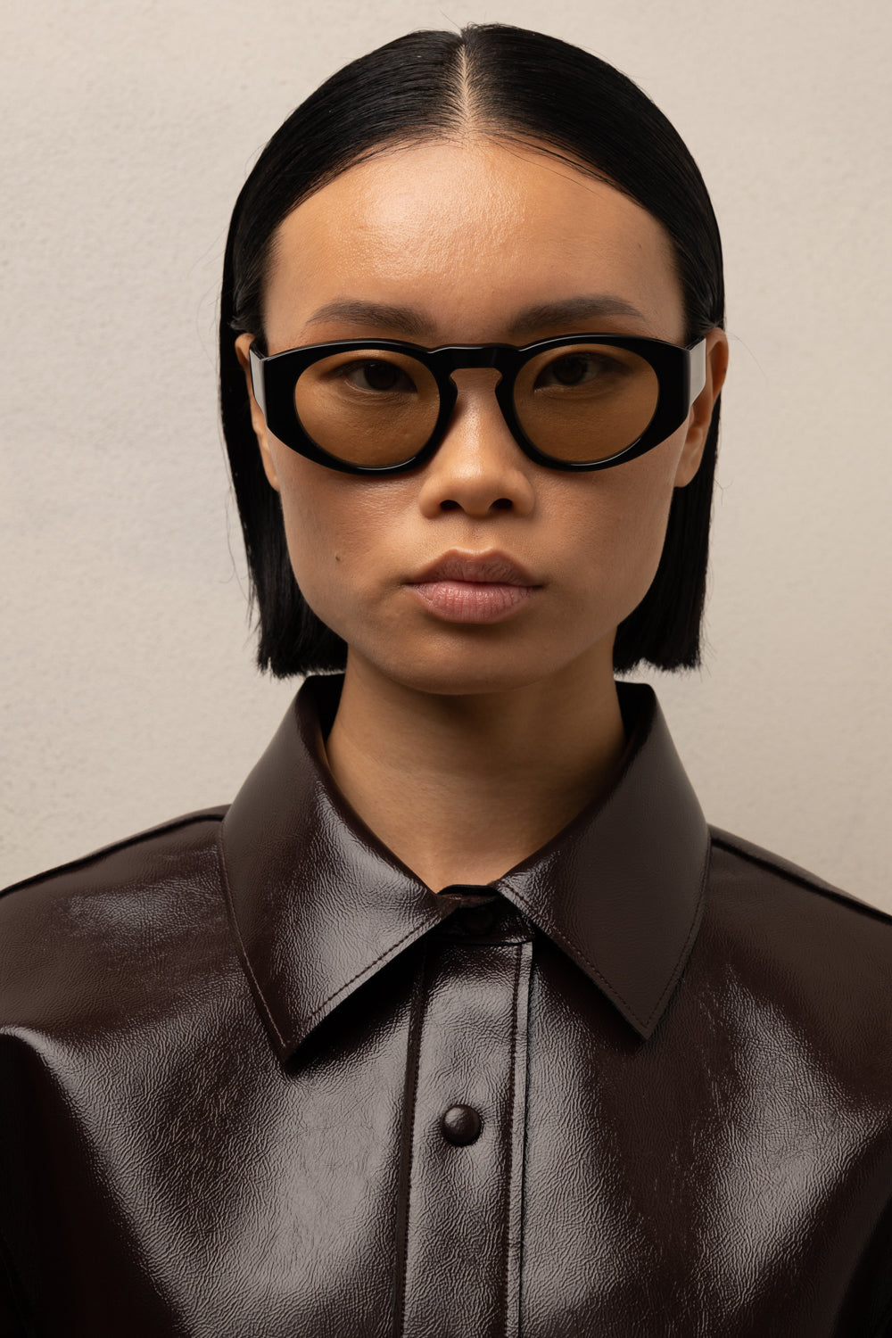 SUNGLASSES-WOMEN-UNISEX-CUSTOMLENSES-SAND-ONASSIS-BLACK-FRONT | women_photo |BLACK CUSTOM LENSES-SAND