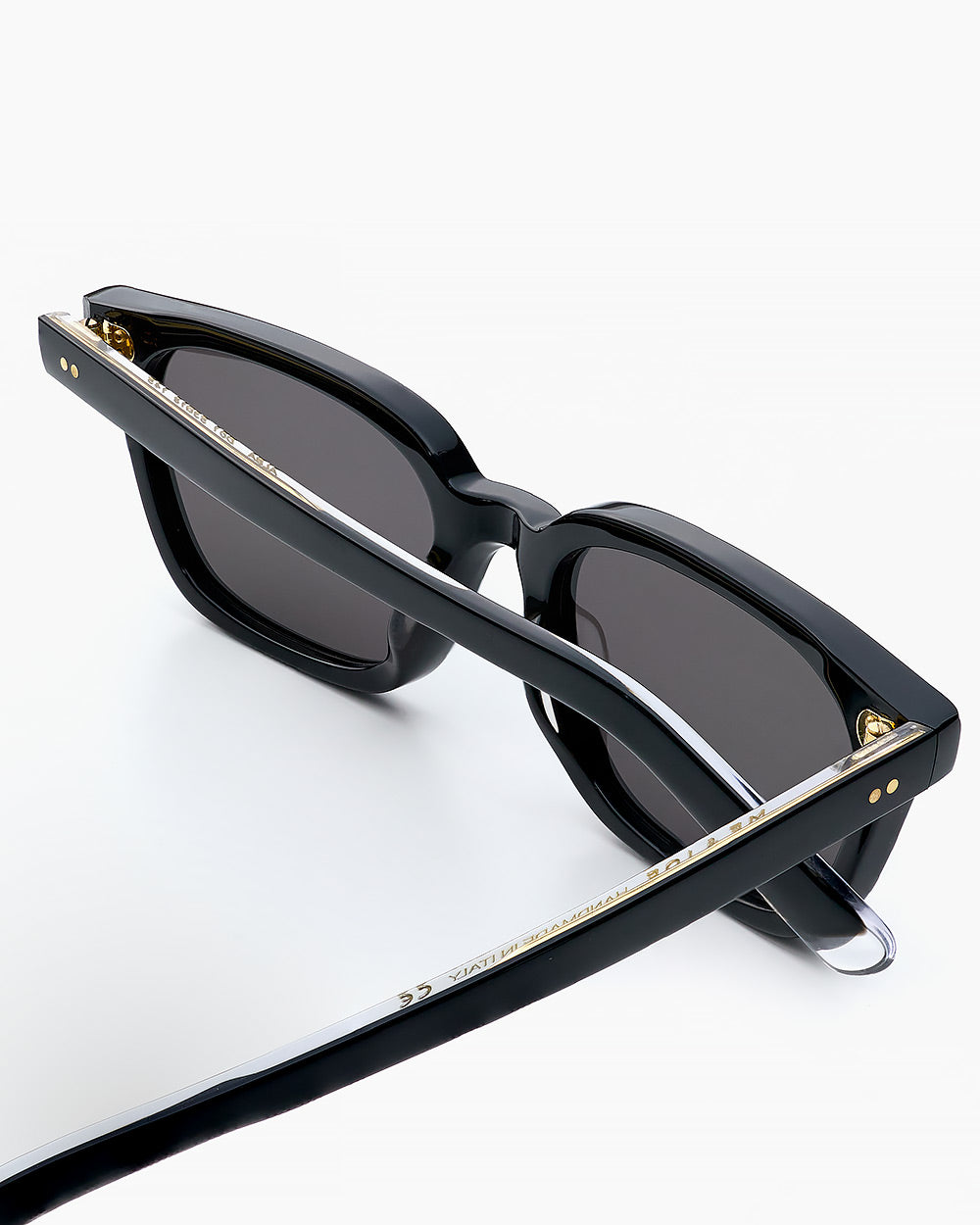 ME & JOE Alba black sunglasses – detail view
