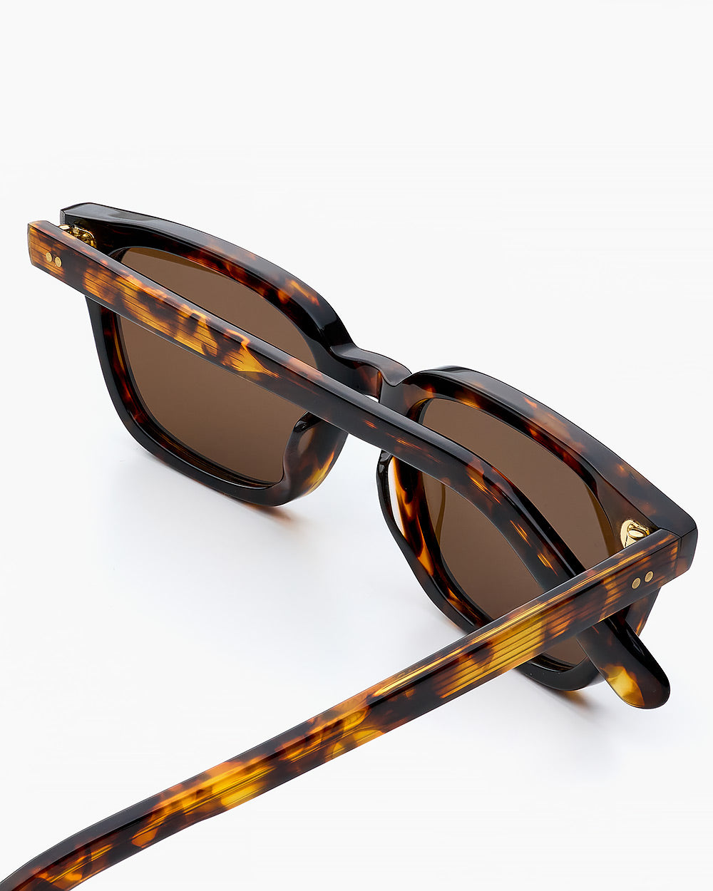 ME & JOE Alba spiced tortoise sunglasses – detail view