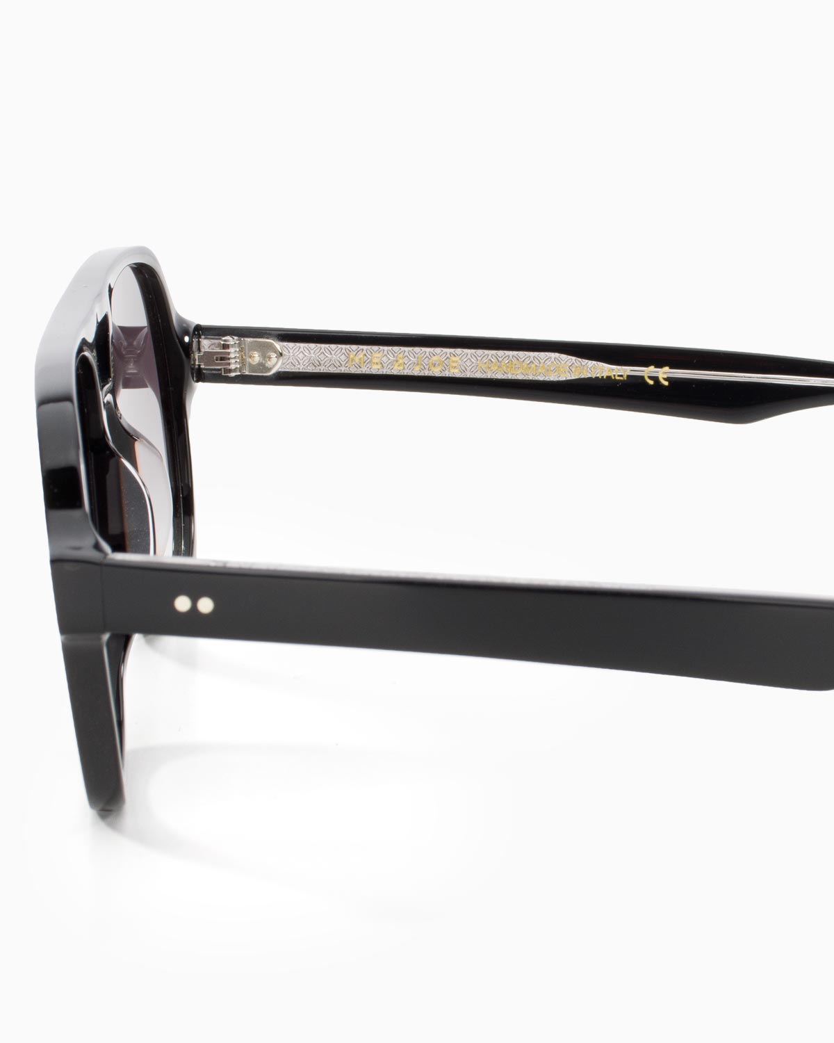 ME & JOE Atlas Black sunglasses with grey gradient lenses – temple and logo detail