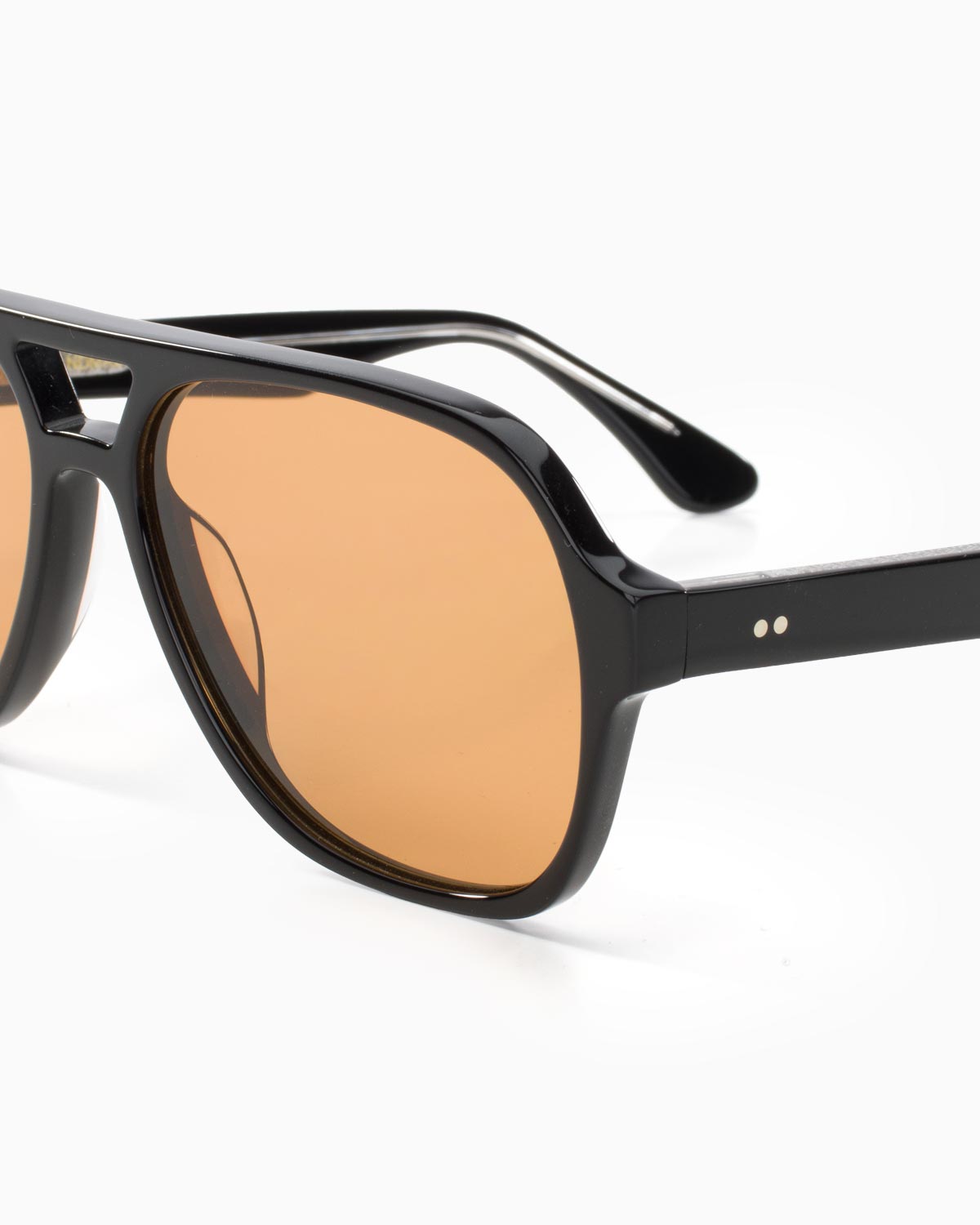 ME & JOE Atlas Black sunglasses with orange lenses – frame detail