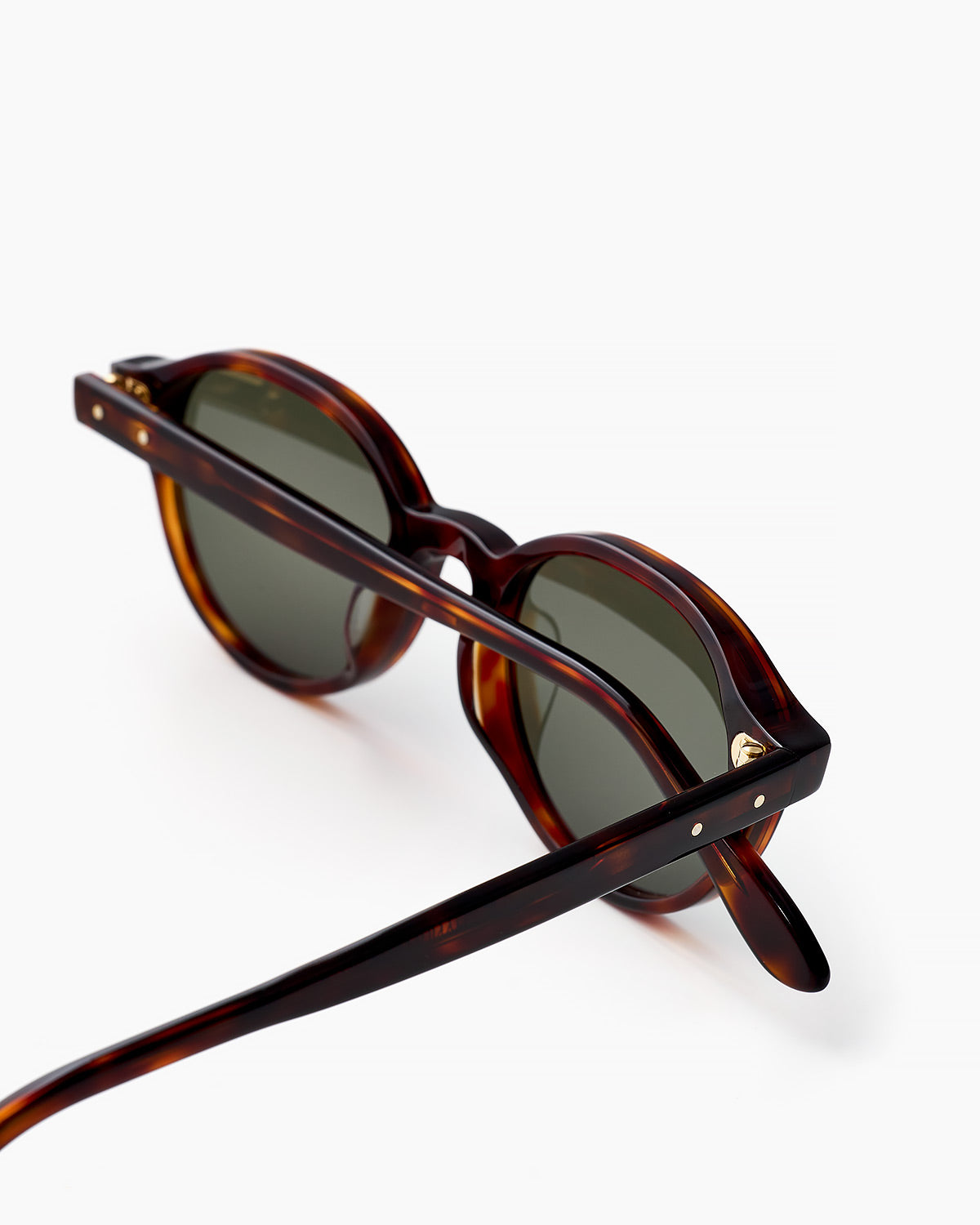 ME & JOE Bowie tortoise sunglasses – angled view