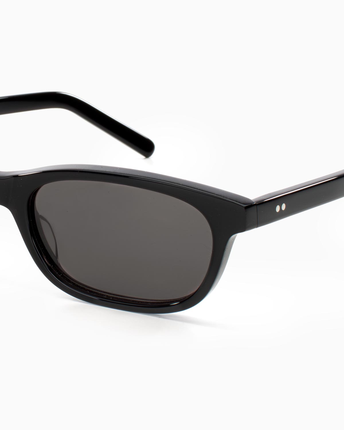 ME & JOE Darya black sunglasses – frame detail