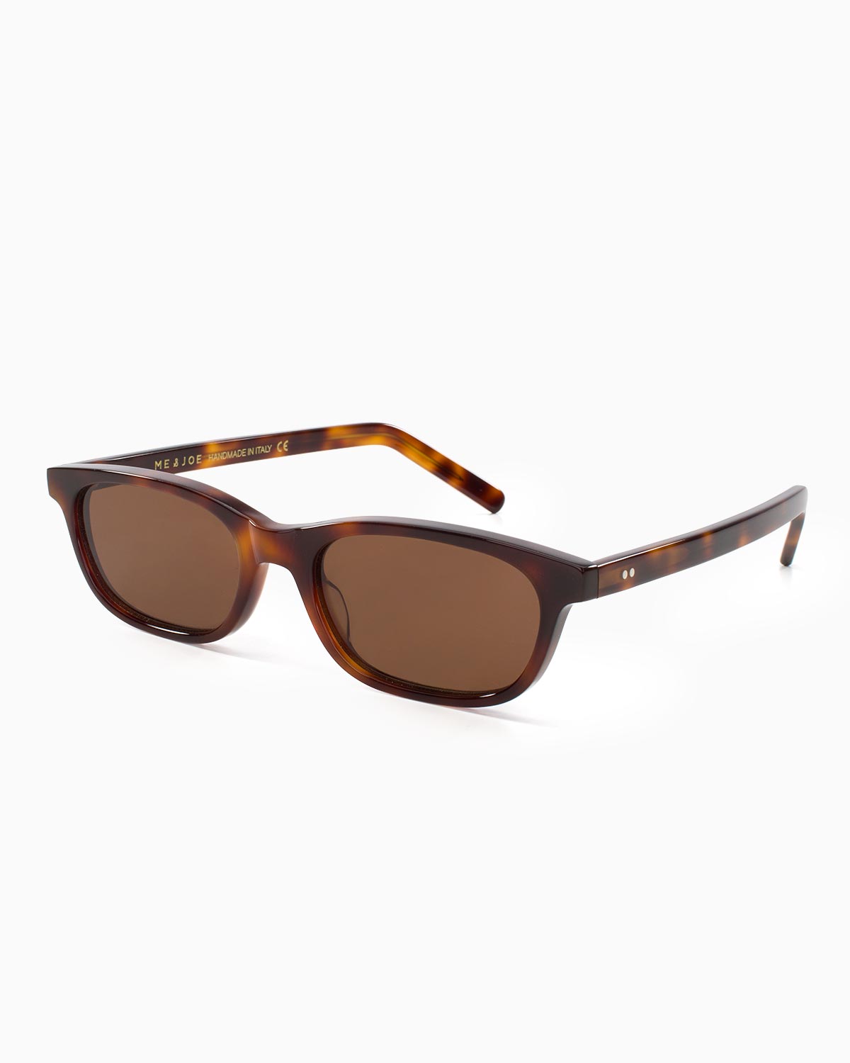 ME & JOE Darya tortoise sunglasses – front three-quarter view