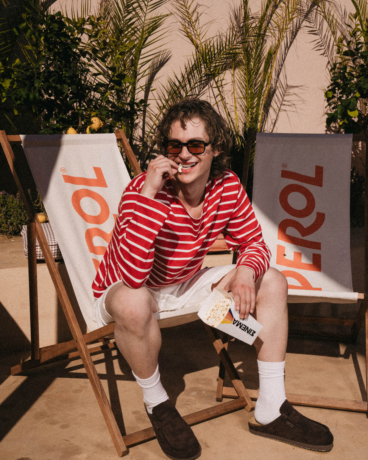 ME & JOE Duke black sunglasses – editorial view