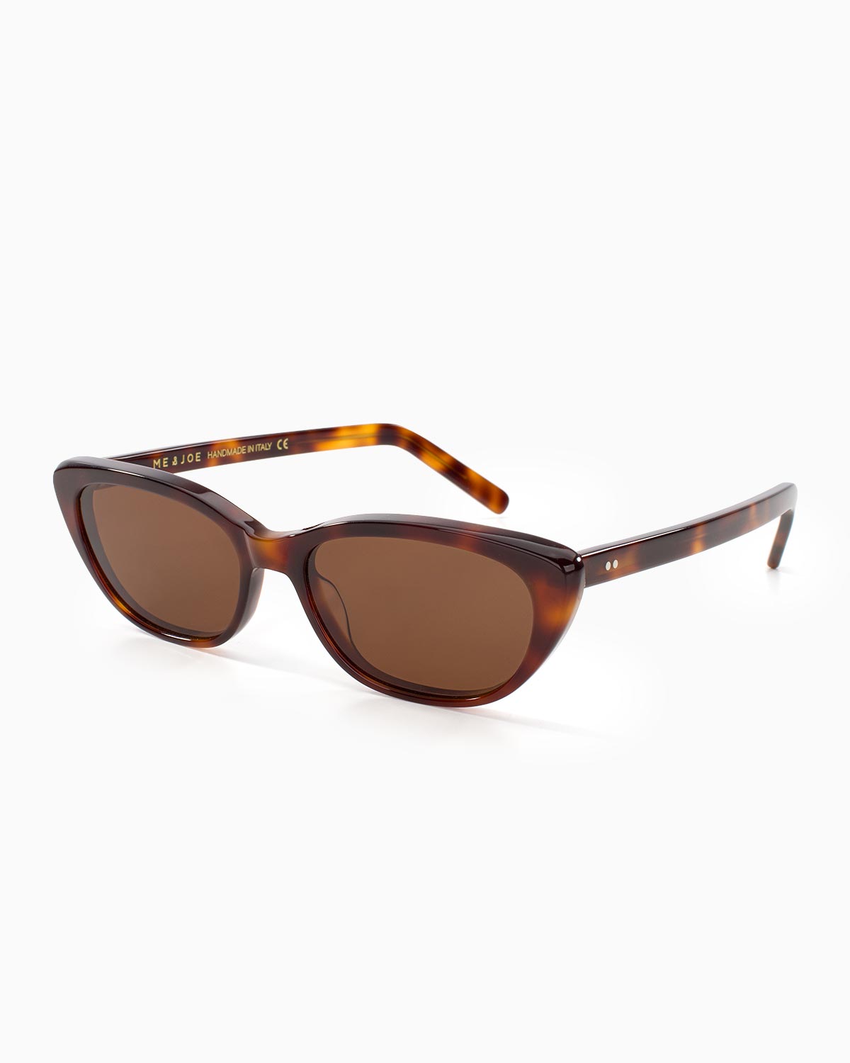 ME & JOE Emily tortoise sunglasses – three-quarter view