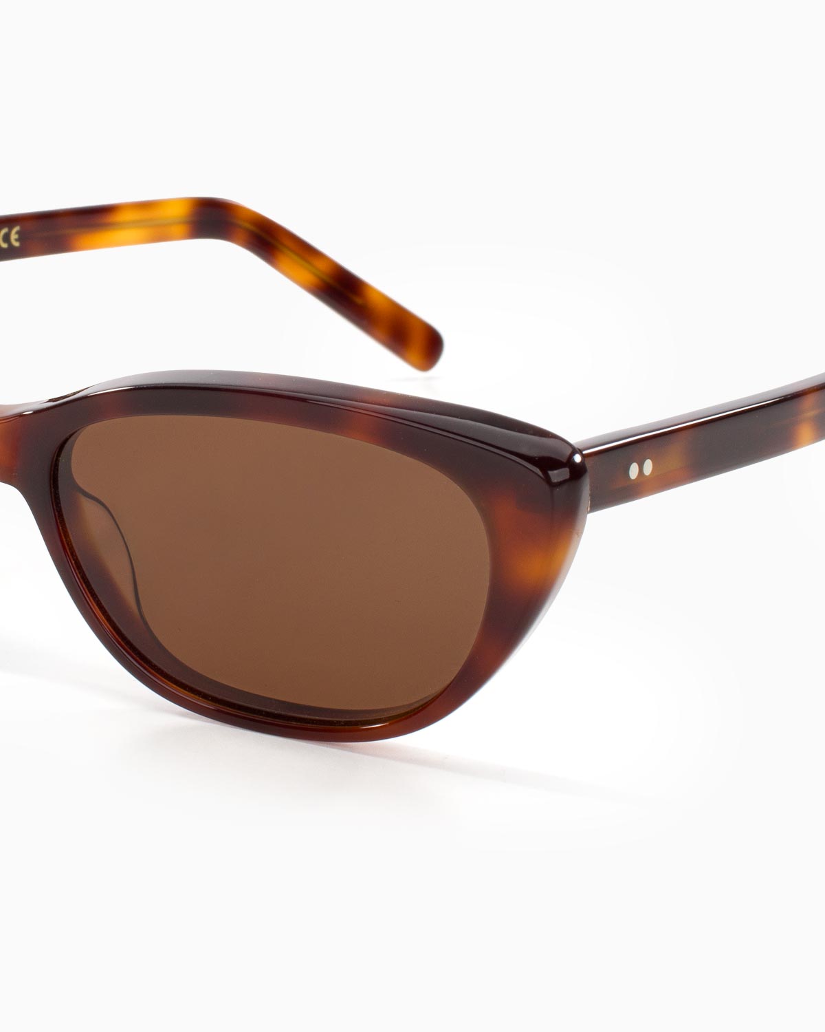 ME & JOE Emily tortoise sunglasses – detail view