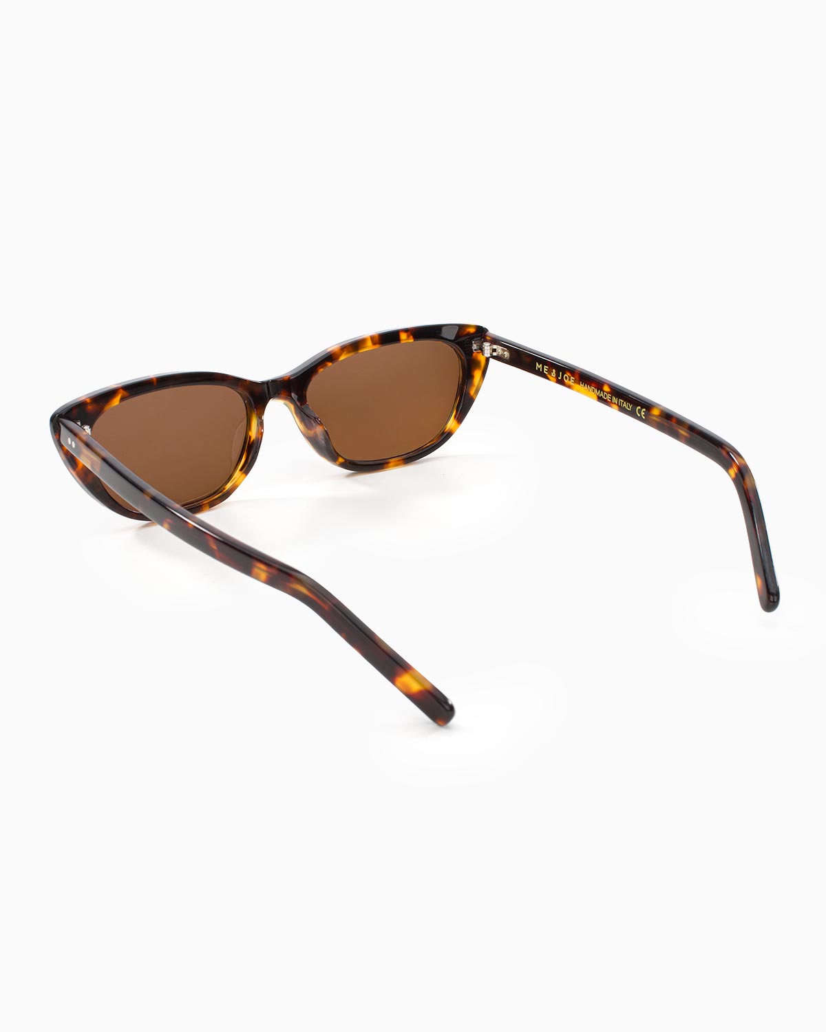 ME & JOE Emily spiced tortoise sunglasses – tree-quarter view