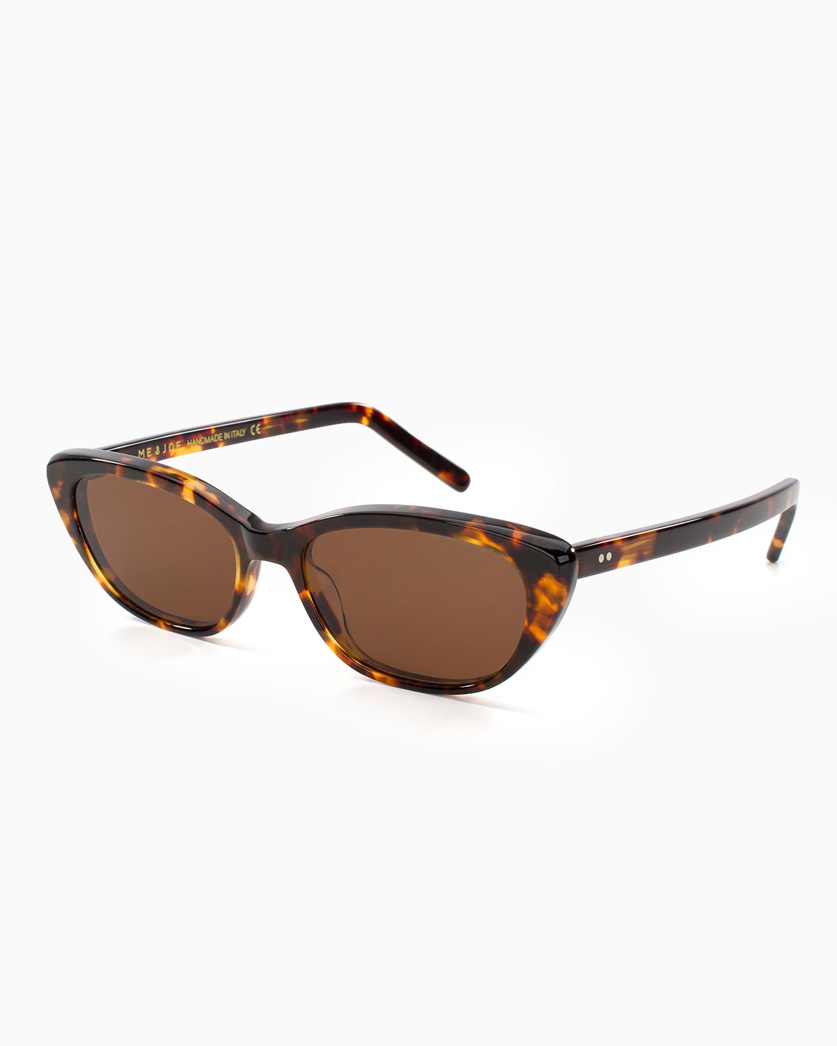 ME & JOE Emily spiced tortoise sunglasses – three-quarter view