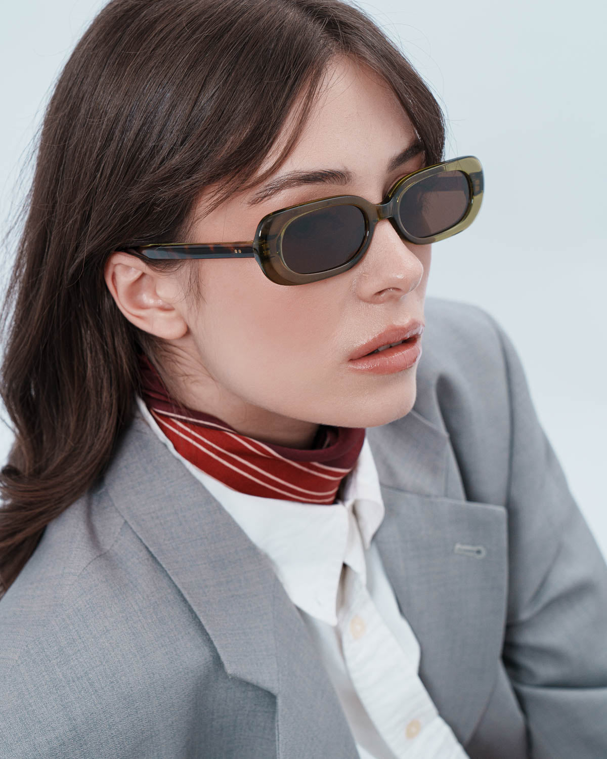 ME & JOE Gaby green tortoise sunglasses – three-quarter view