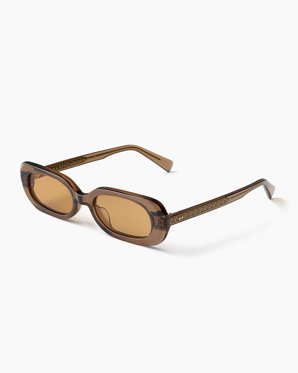 ME & JOE Gaby mocha sunglasses with orange lenses – three-quarter view