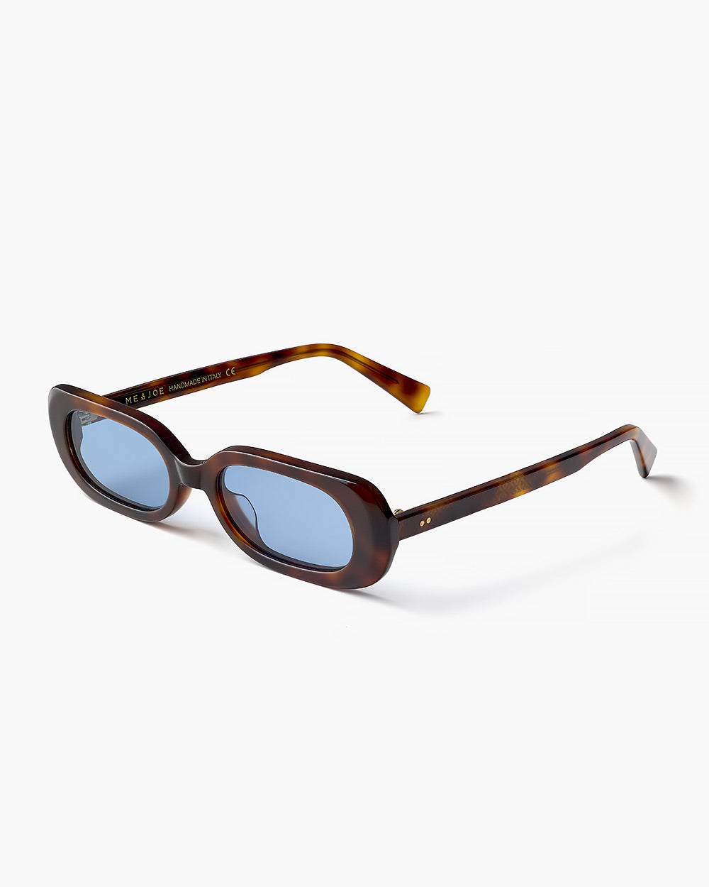 ME & JOE Gaby classic tortoise sunglasses with blue lenses – three-quarter view