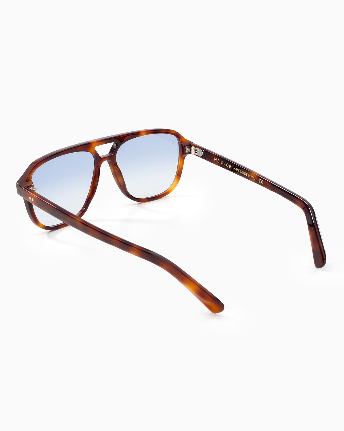 ME & JOE Hector tortoise sunglasses with light blue gradient lenses - three-quarter view