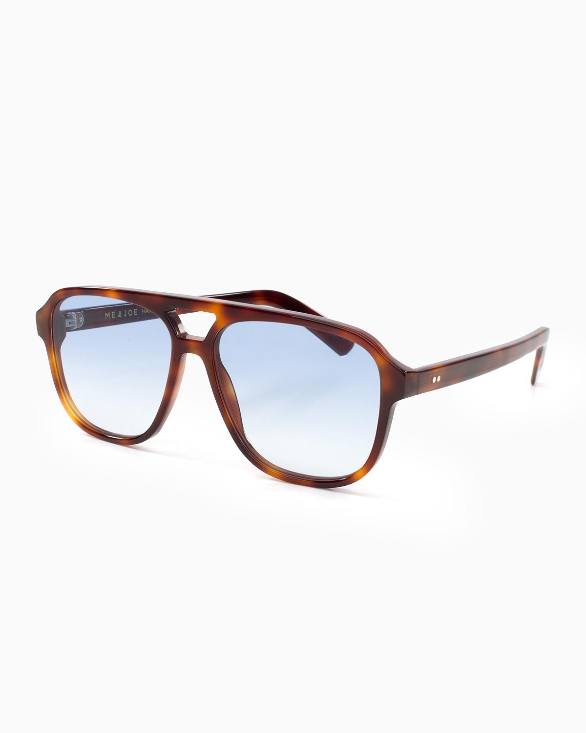 ME & JOE Hector tortoise sunglasses with light blue gradient lenses - three-quarter view
