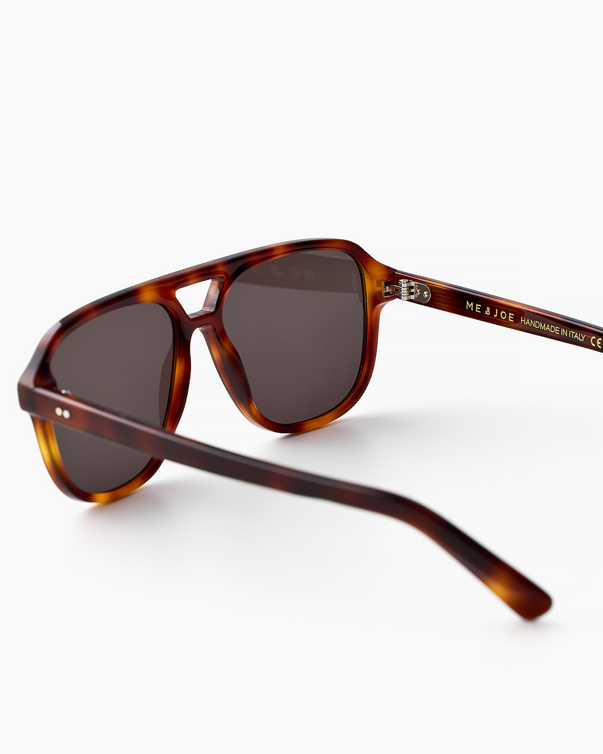 ME & JOE Hector tortoise-sunglasses –three-quarter-view