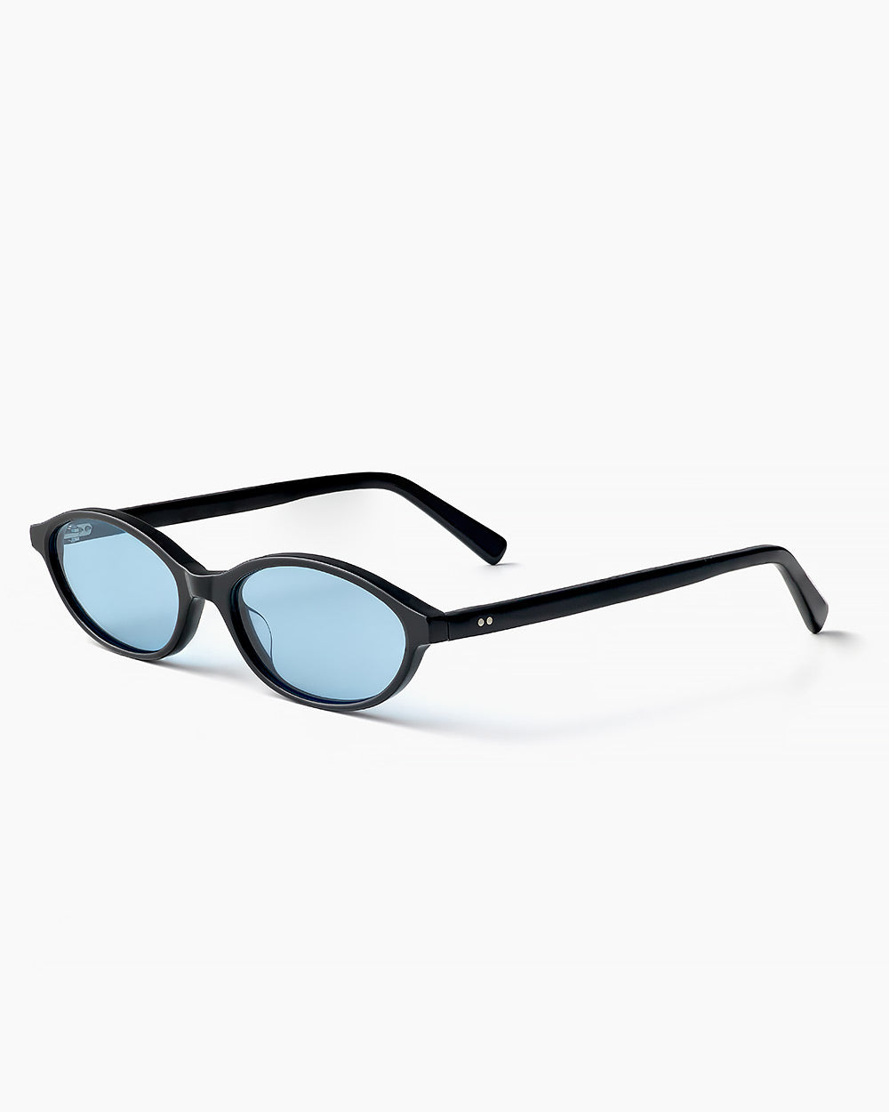 ME & JOE Ines black sunglasses with light blue lenses – front three-quarter view