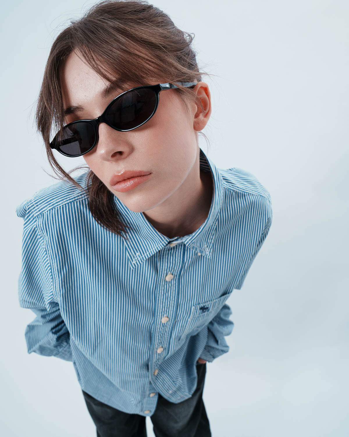 ME & JOE Ines black sunglasses – three-quarter view