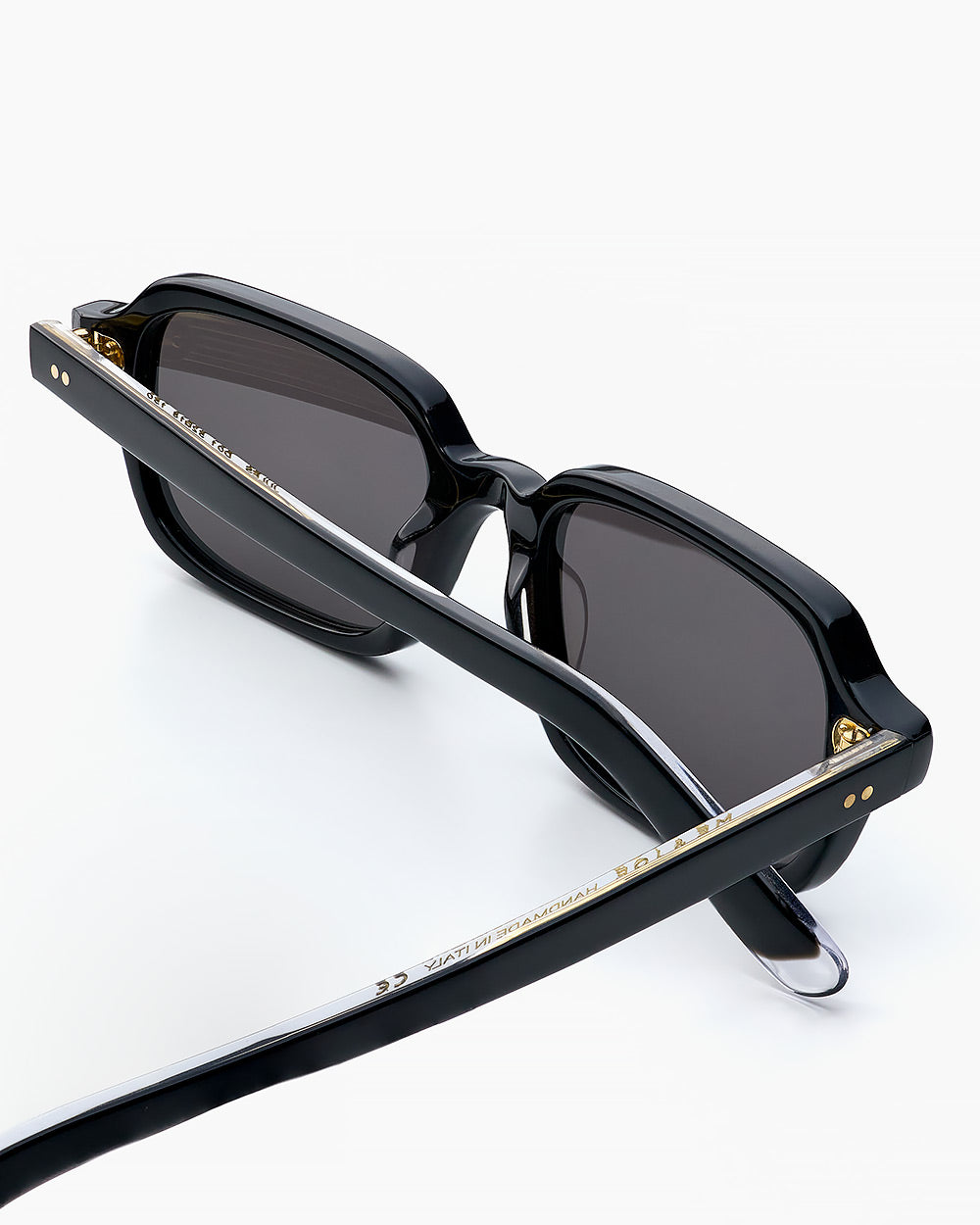 ME & JOE Jules black sunglasses – detail view
