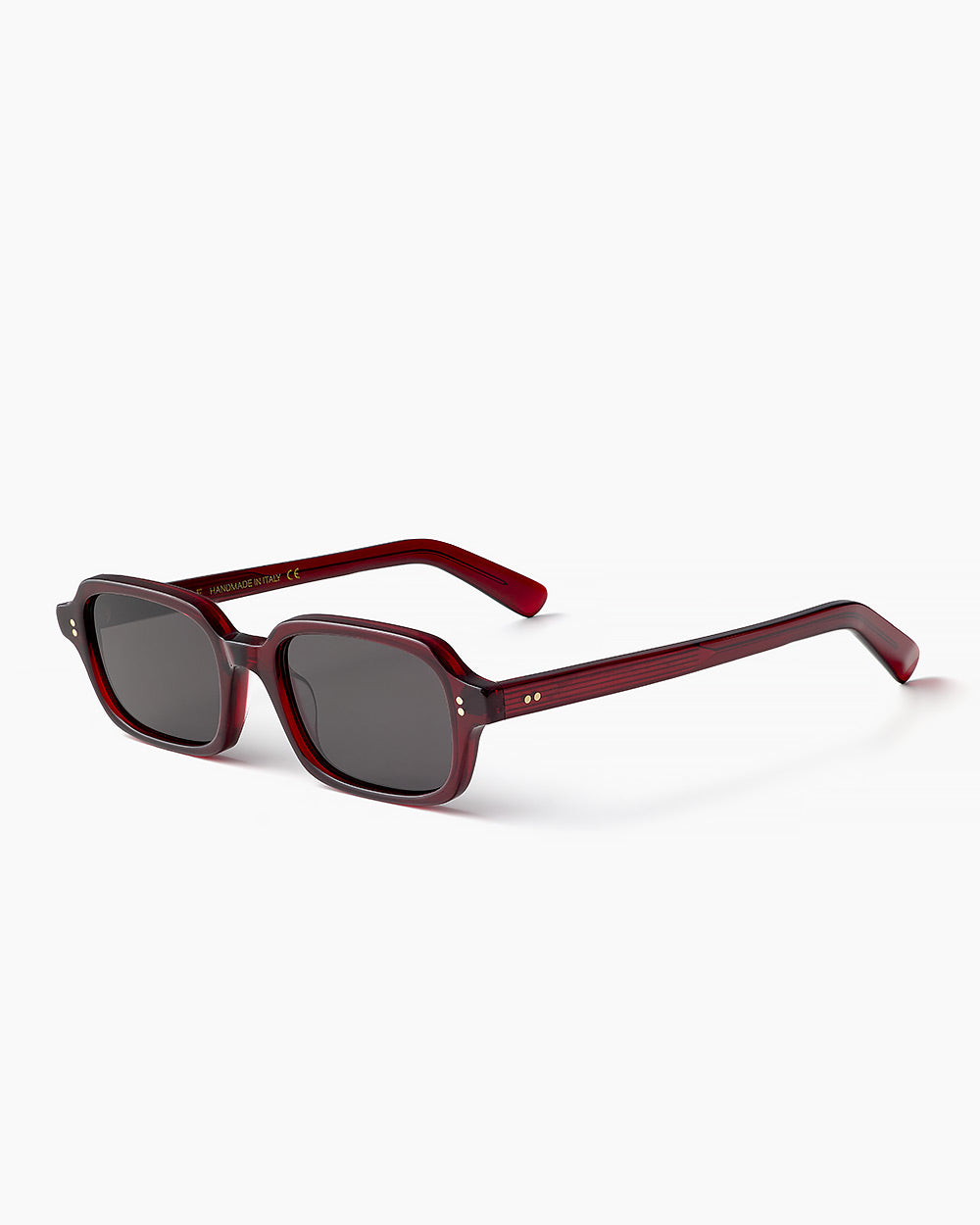 ME & JOE Jules burgundy sunglasses – three-quarter view