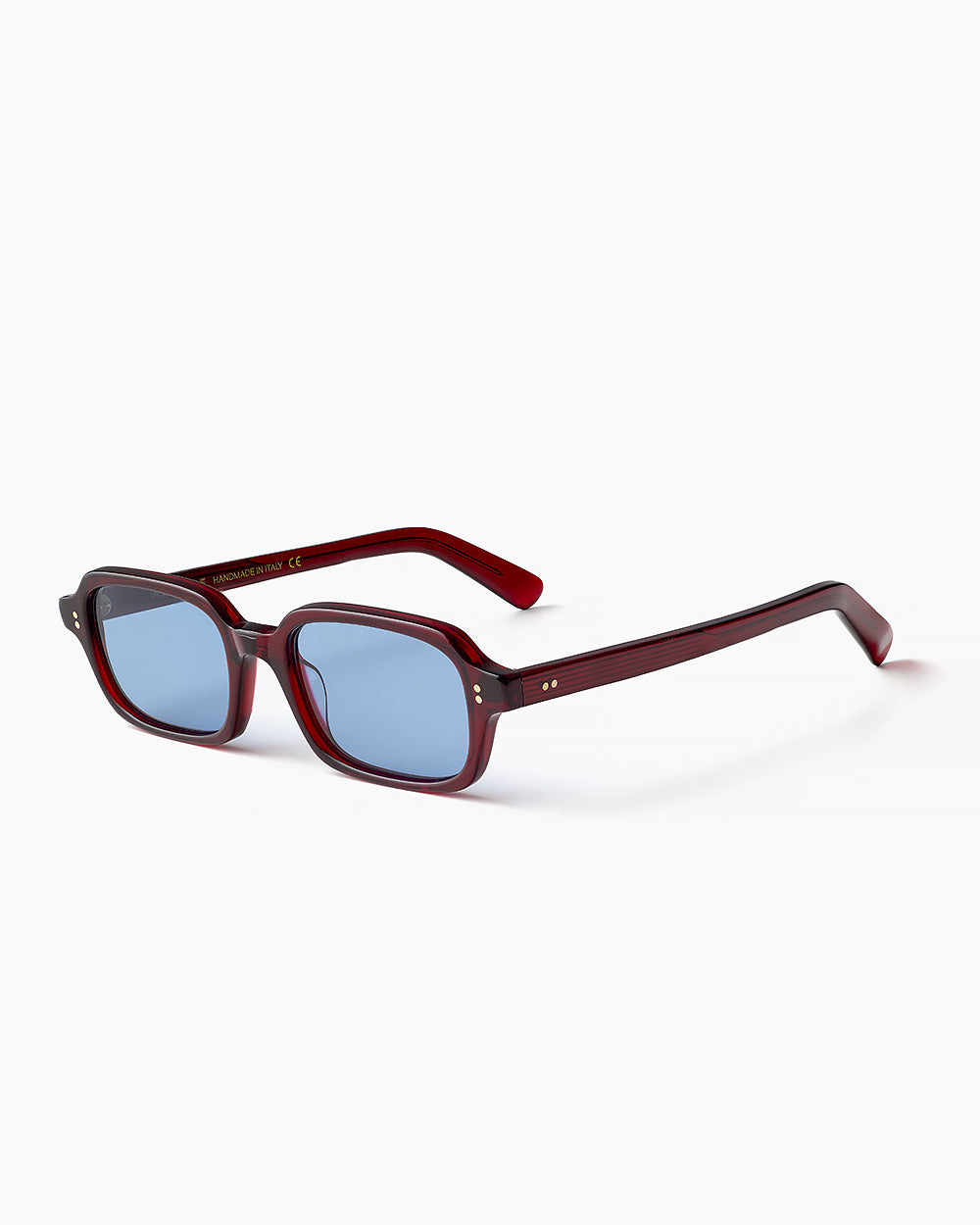 ME & JOE Jules burgundy sunglasses with blue lenses – three-quarter view