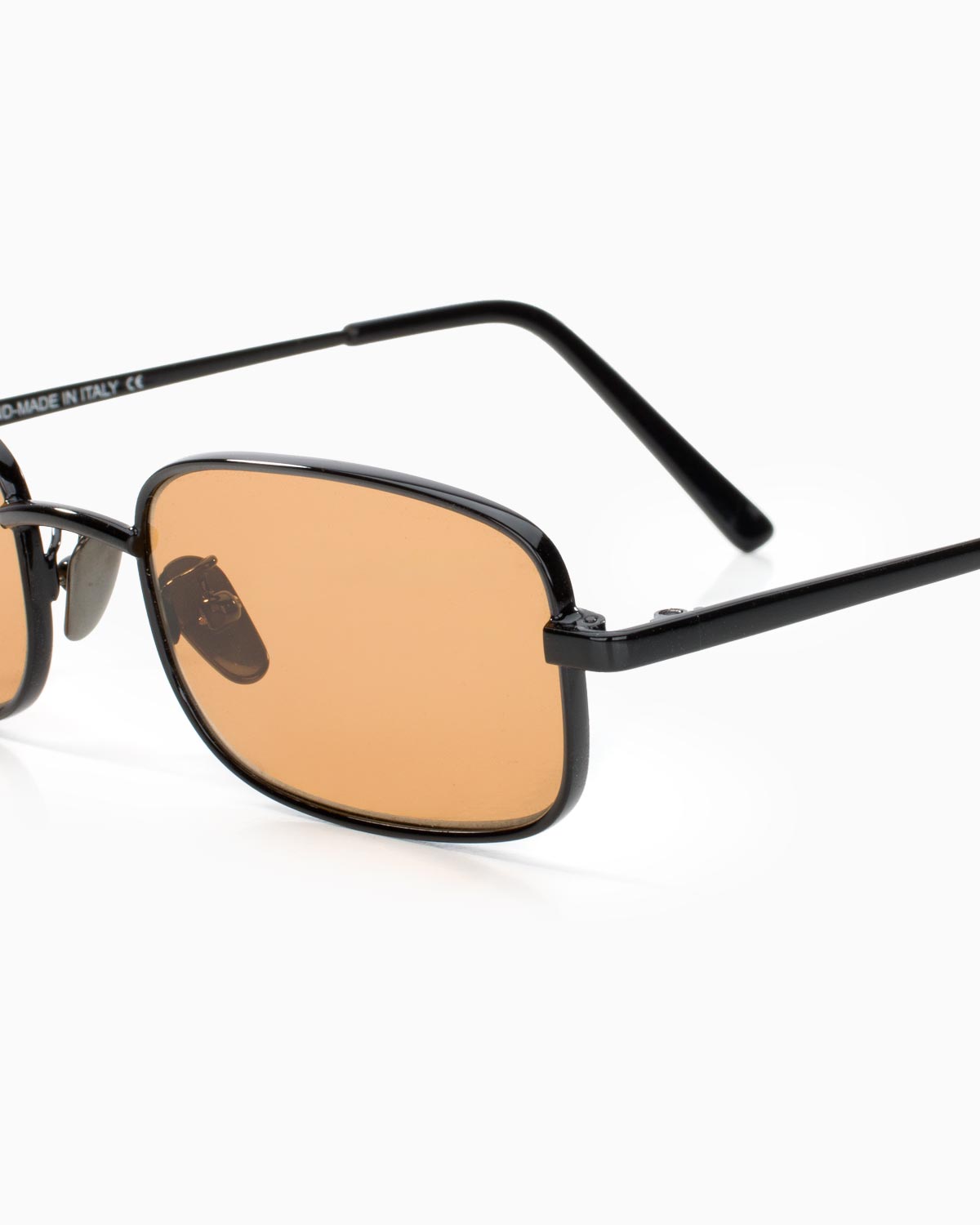ME & JOE Luca black sunglasses with orange lenses – frame detail