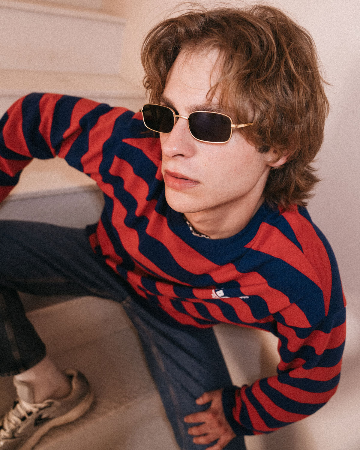 Man wearing ME & JOE Luka gold sunglasses – lifestyle view