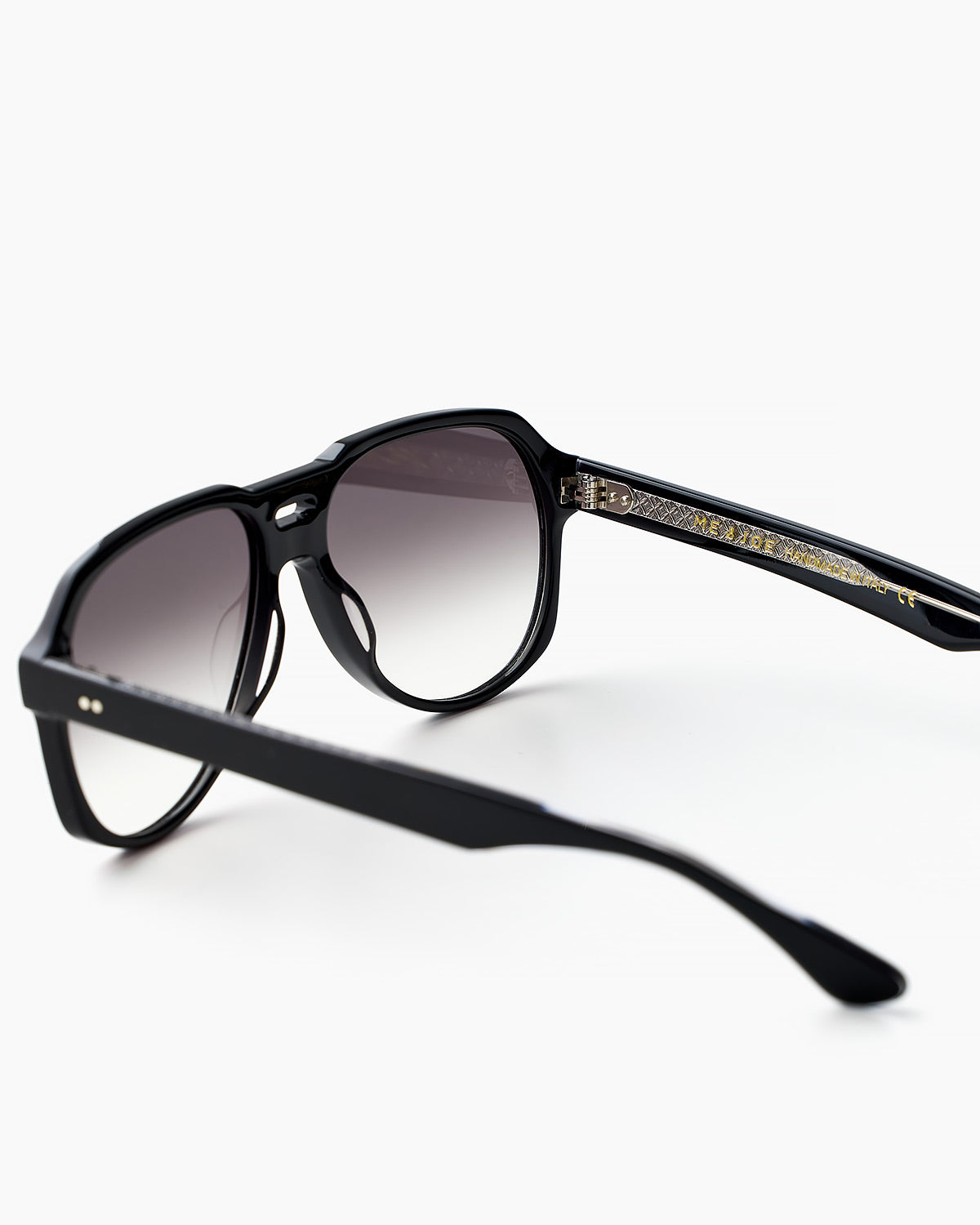 ME & JOE Maverick black sunglasses – detail view
