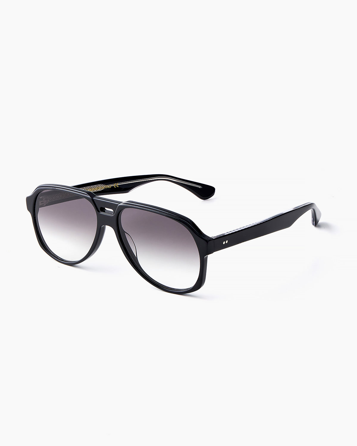 ME & JOE Maverick black sunglasses – three-quarter view