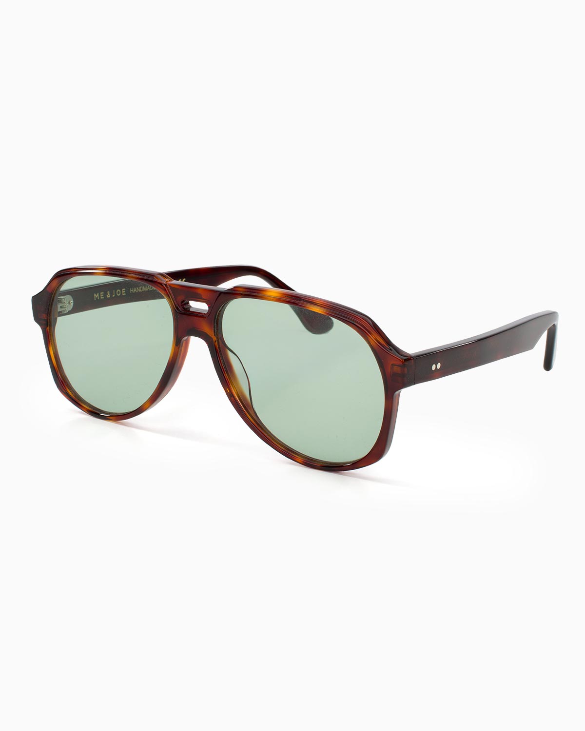 ME & JOE Maverick tortoise sunglasses with light green lenses - front three-quarter view