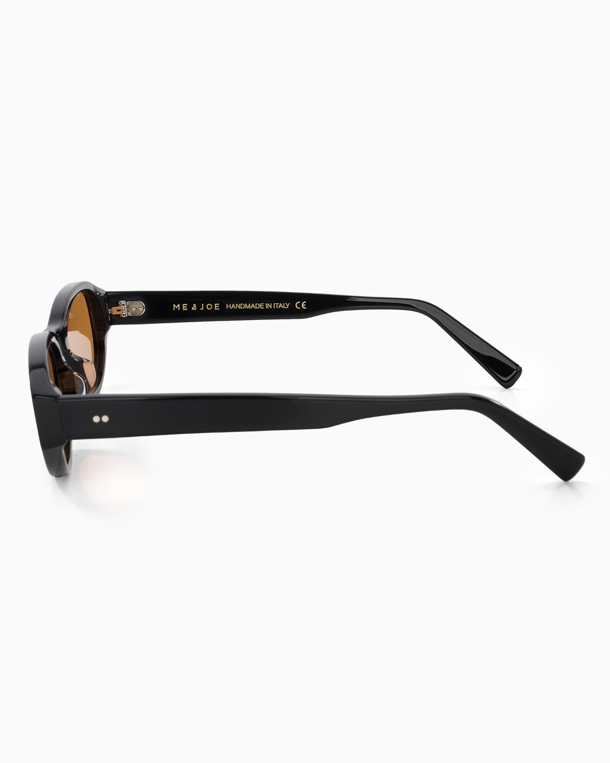 ME & JOE Muse black sunglasses with orange lenses – side view