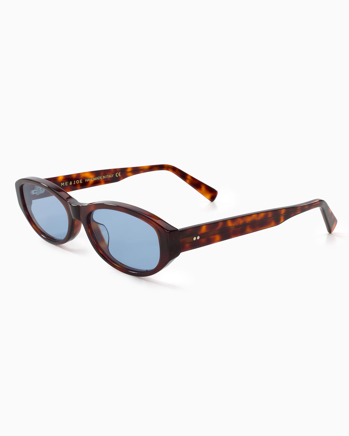 ME & JOE Muse cherry tortoise sunglasses with light blue lenses – front three-quarter view