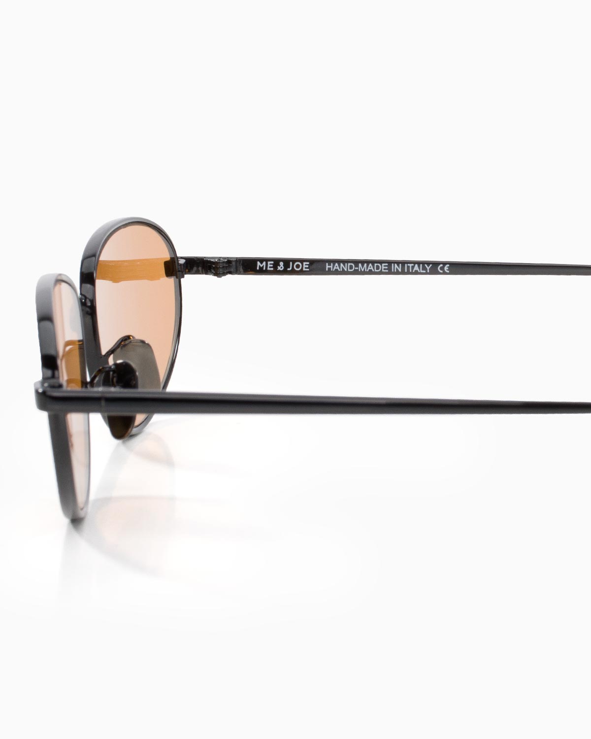 ME & JOE Noma Black sunglasses with orange lenses – temple and logo detail