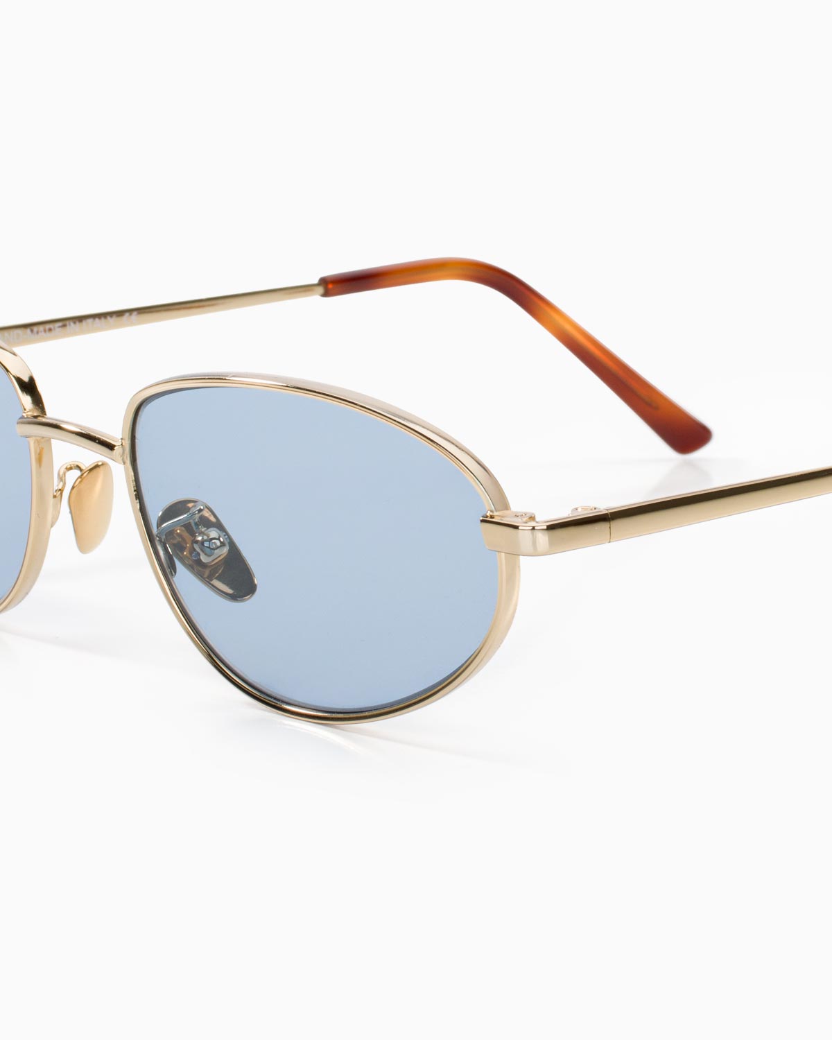 ME & JOE Noma gold sunglasses with blue lenses – frame detail