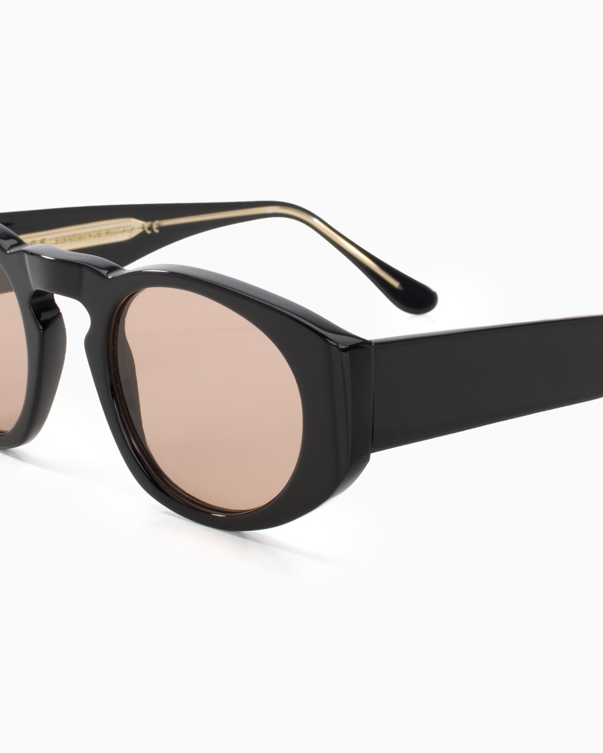 ME & JOE Onassis black sunglasses with light brown lenses - frame detail