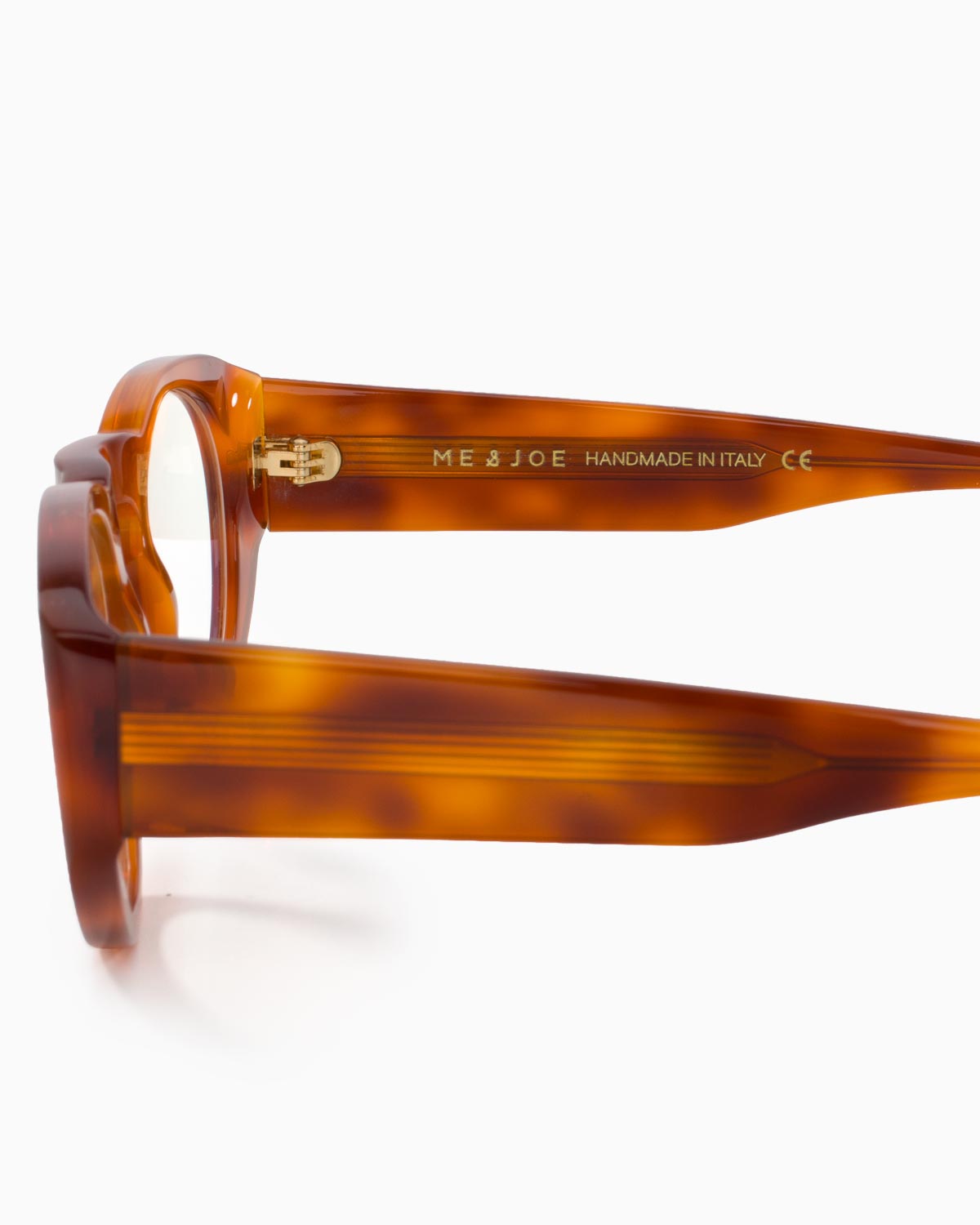 ME & JOE Onassis havana optical glasses – temple and logo detail