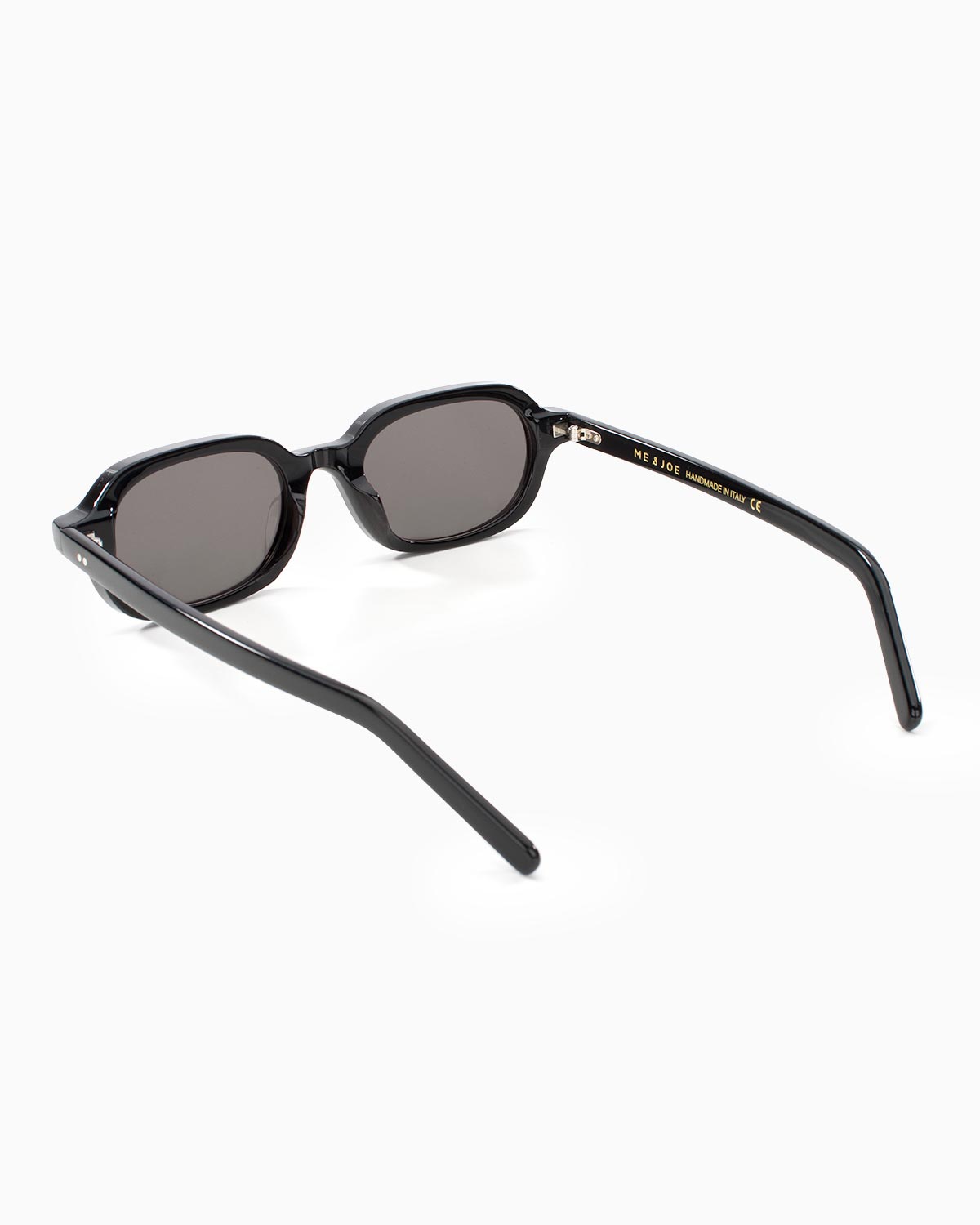 ME & JOE Roma black sunglasses – three -quarter view