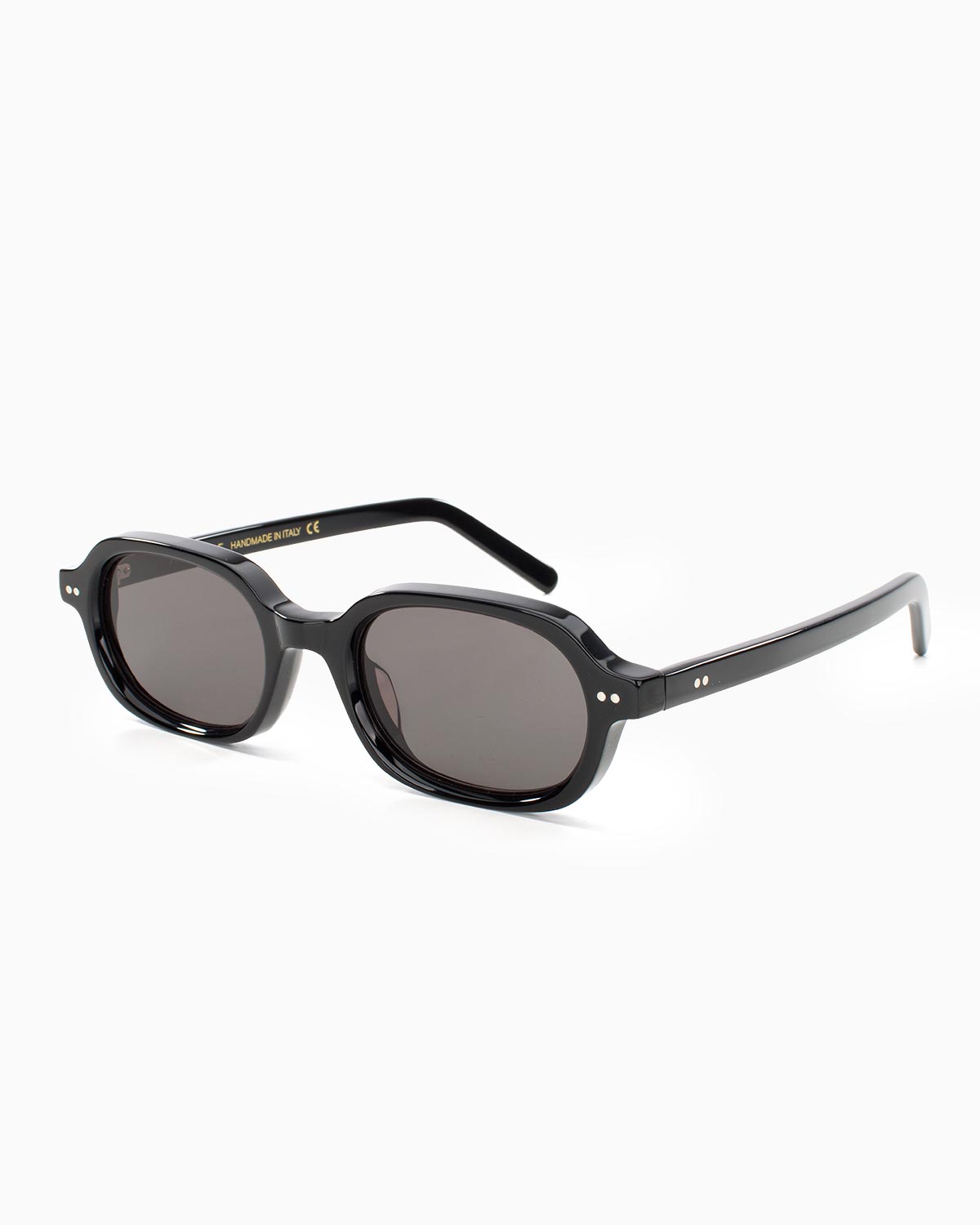 ME & JOE Roma black sunglasses – three -quarter view