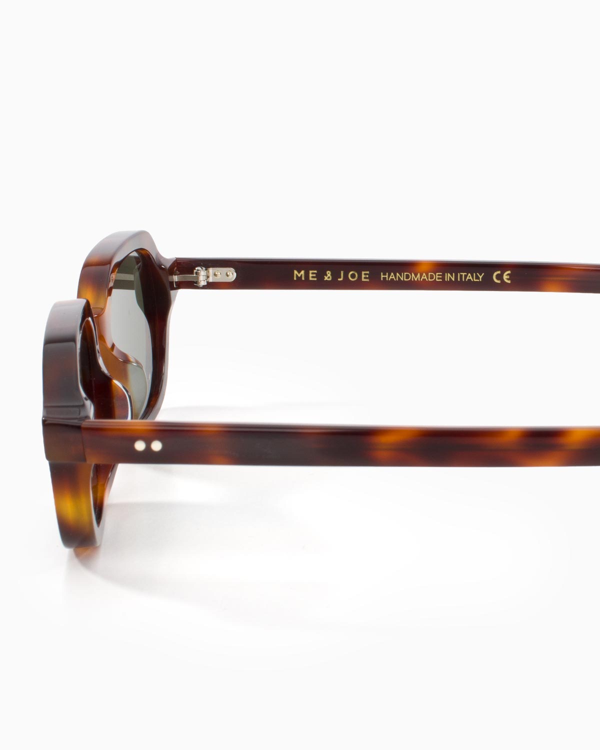 ME & JOE Roma tortoise sunglasses – detail view