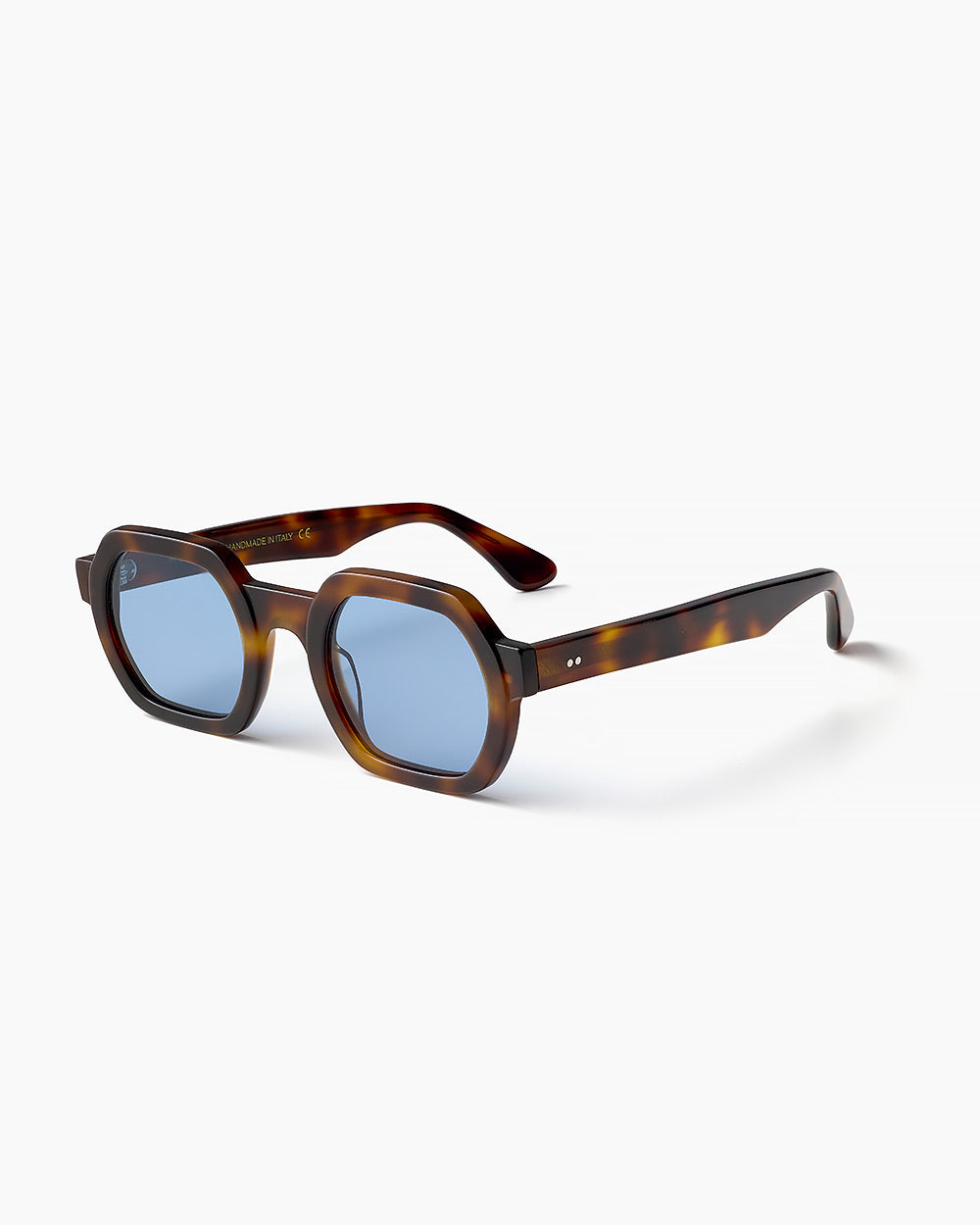 ME & JOE Sandro classic tortoise sunglasses with blue lenses – three-quarter view