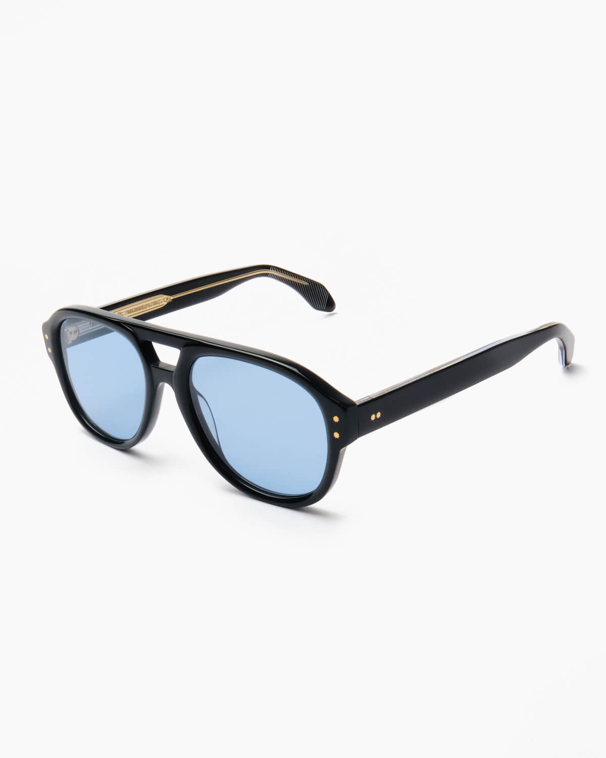 ME & JOE Ezra black sunglasses – three-quarter view