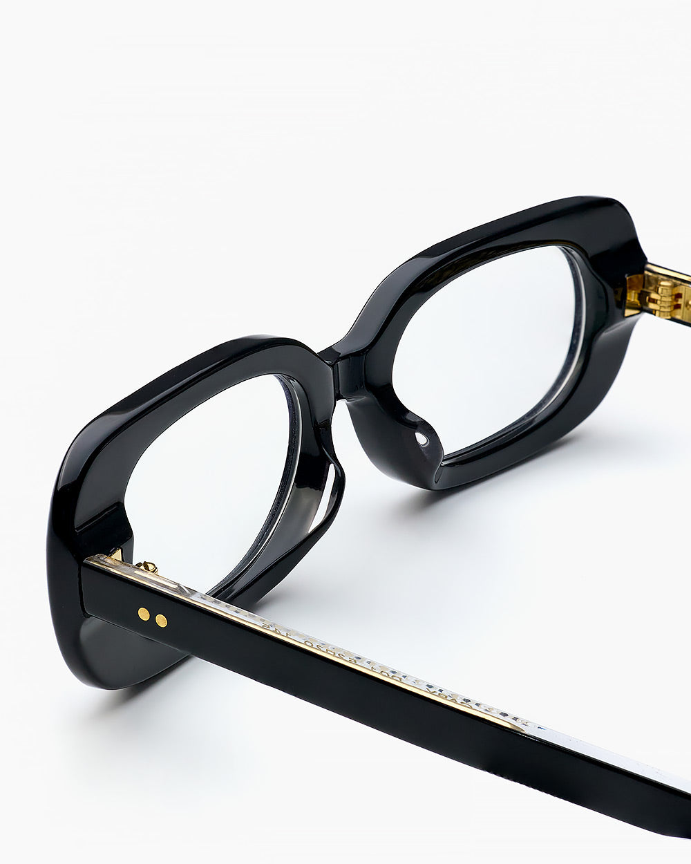 ME & JOE Gaby black optical glasses – angled view
