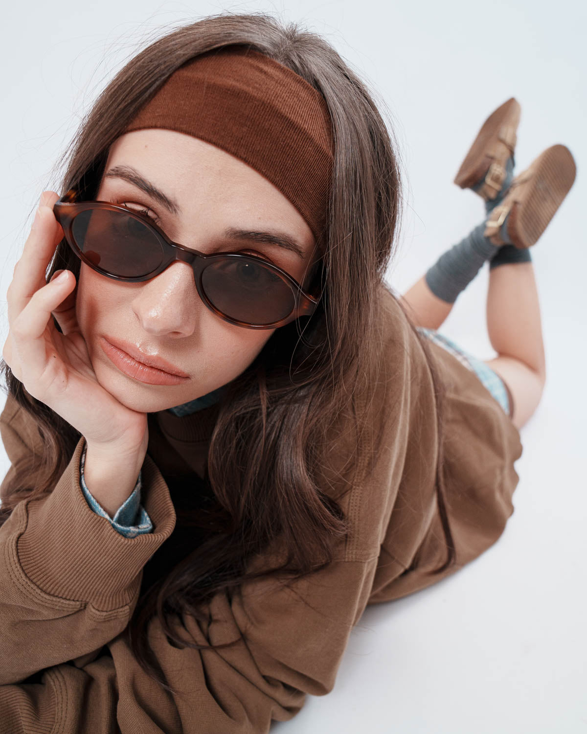 Woman wearing ME & JOE Alto tortoise sunglasses – front view