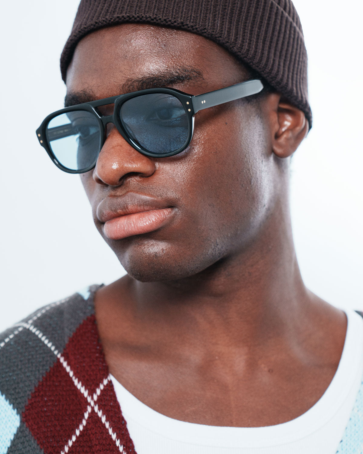 Man wearing ME & JOE Ezra black sunglasses – three-quarter view