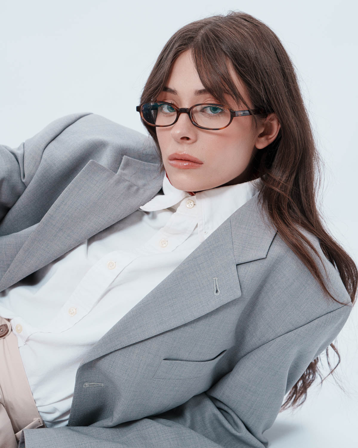 Woman wearing ME & JOE Iris tortoise optical glasses – three-quarter view