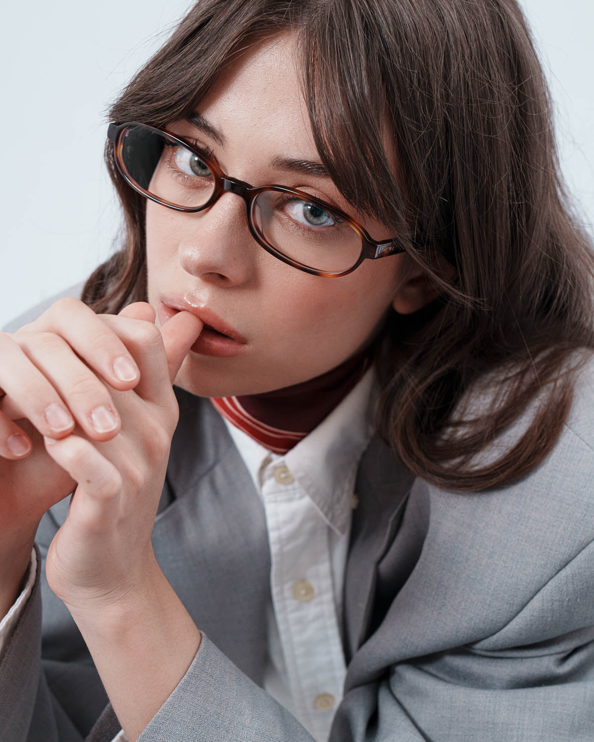 Woman wearing ME & JOE Iris tortoise optical glasses – three-quarter view